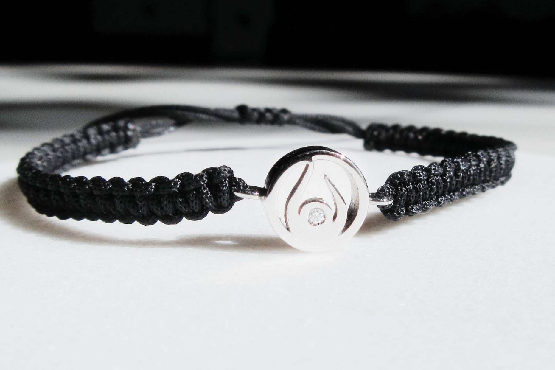 Mimoke Ethical Jewelry y Acción contra el Hambre se unen para lanzar AQUA, la pulsera solidaria, cuya venta apoyará a comunidades sin acceso a agua potable