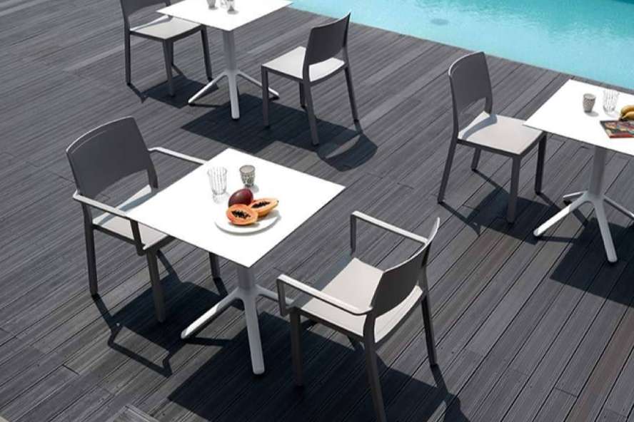 Adquirir muebles de hostelería en Muebles Exterior