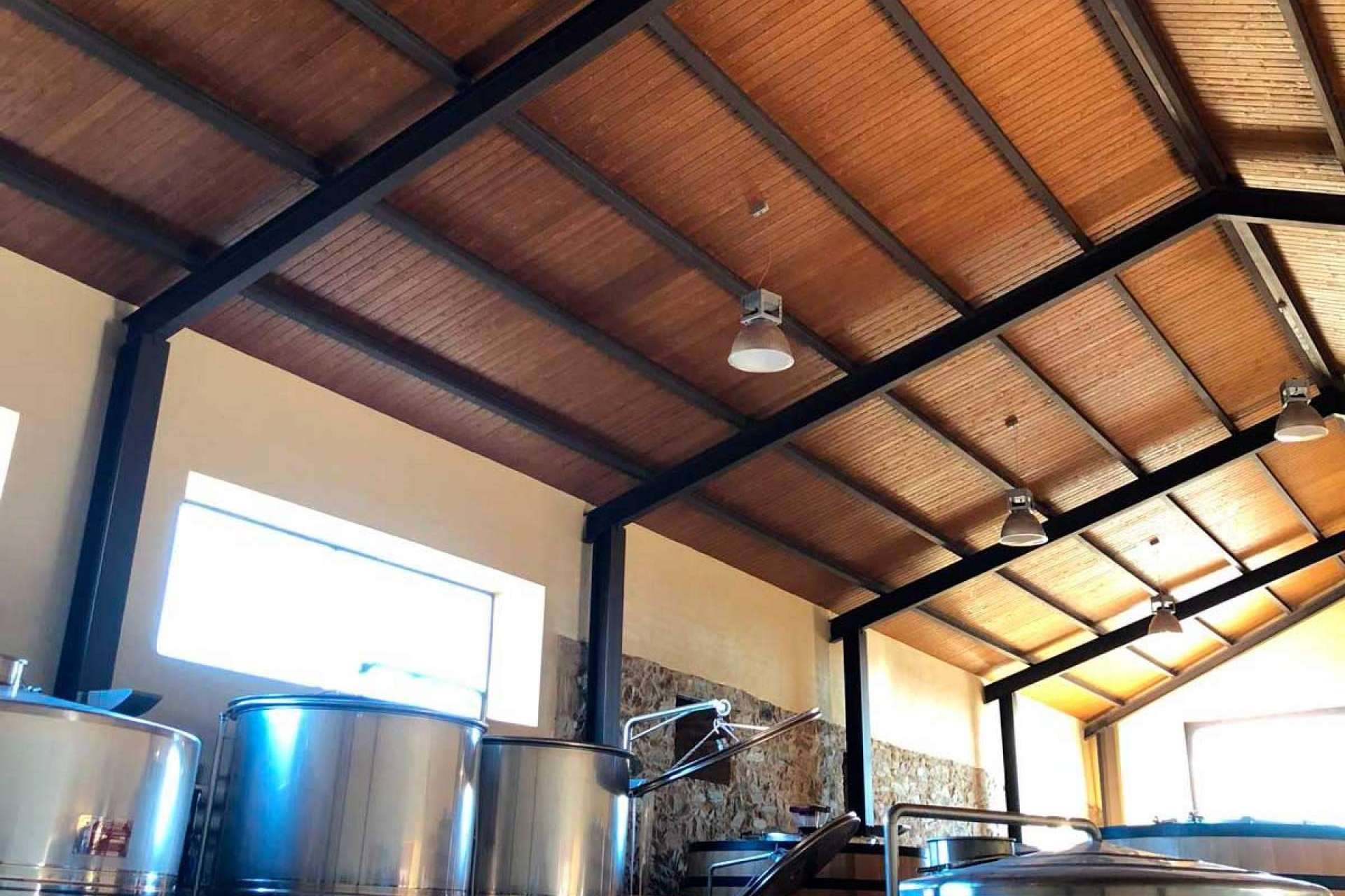 Las ventajas de reformar una bodega a través de los paneles sándwich de Caliplac