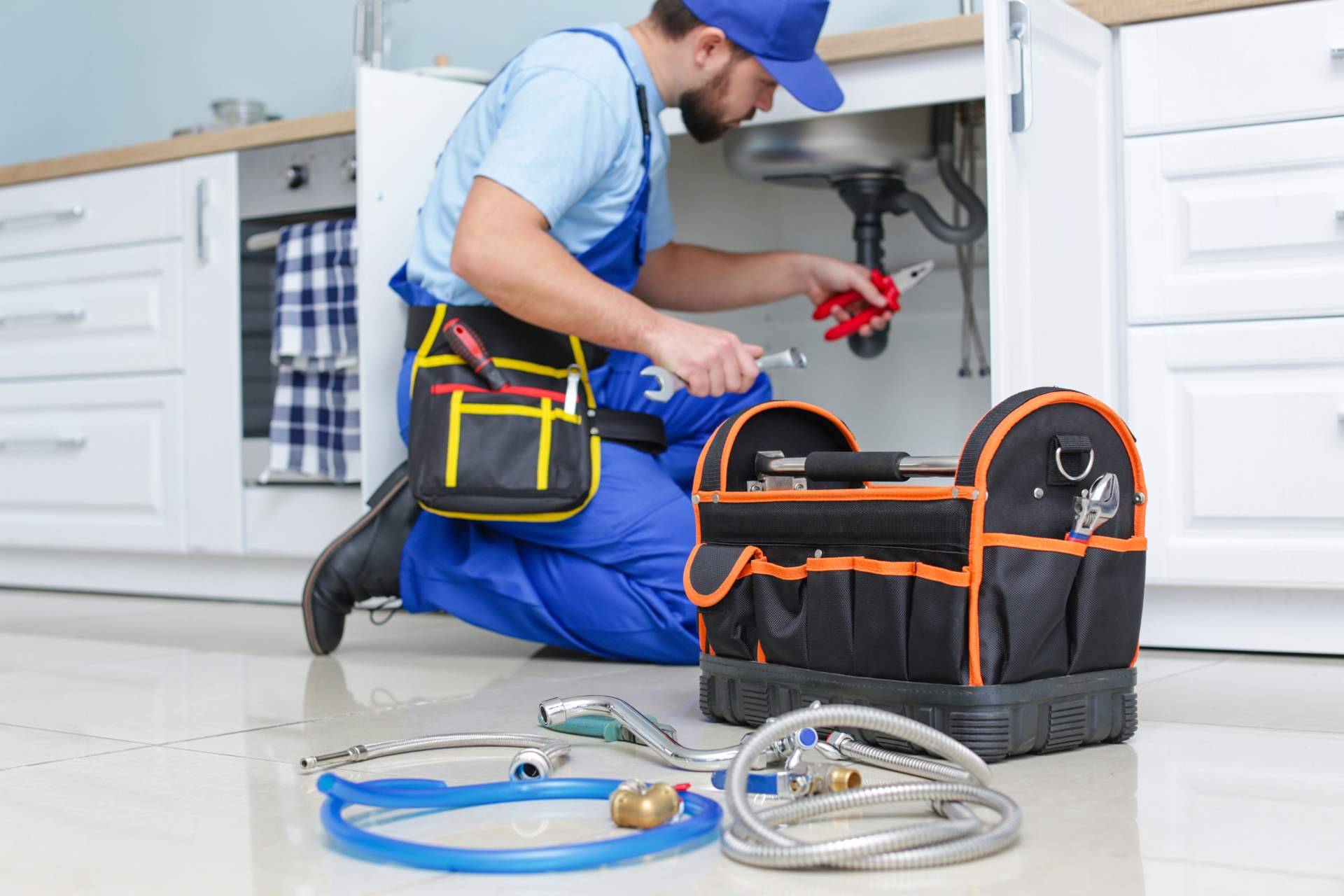 Los fontaneros profesionales de Repairs4You ofrecen sus servicios las 24 horas del día en Alicante