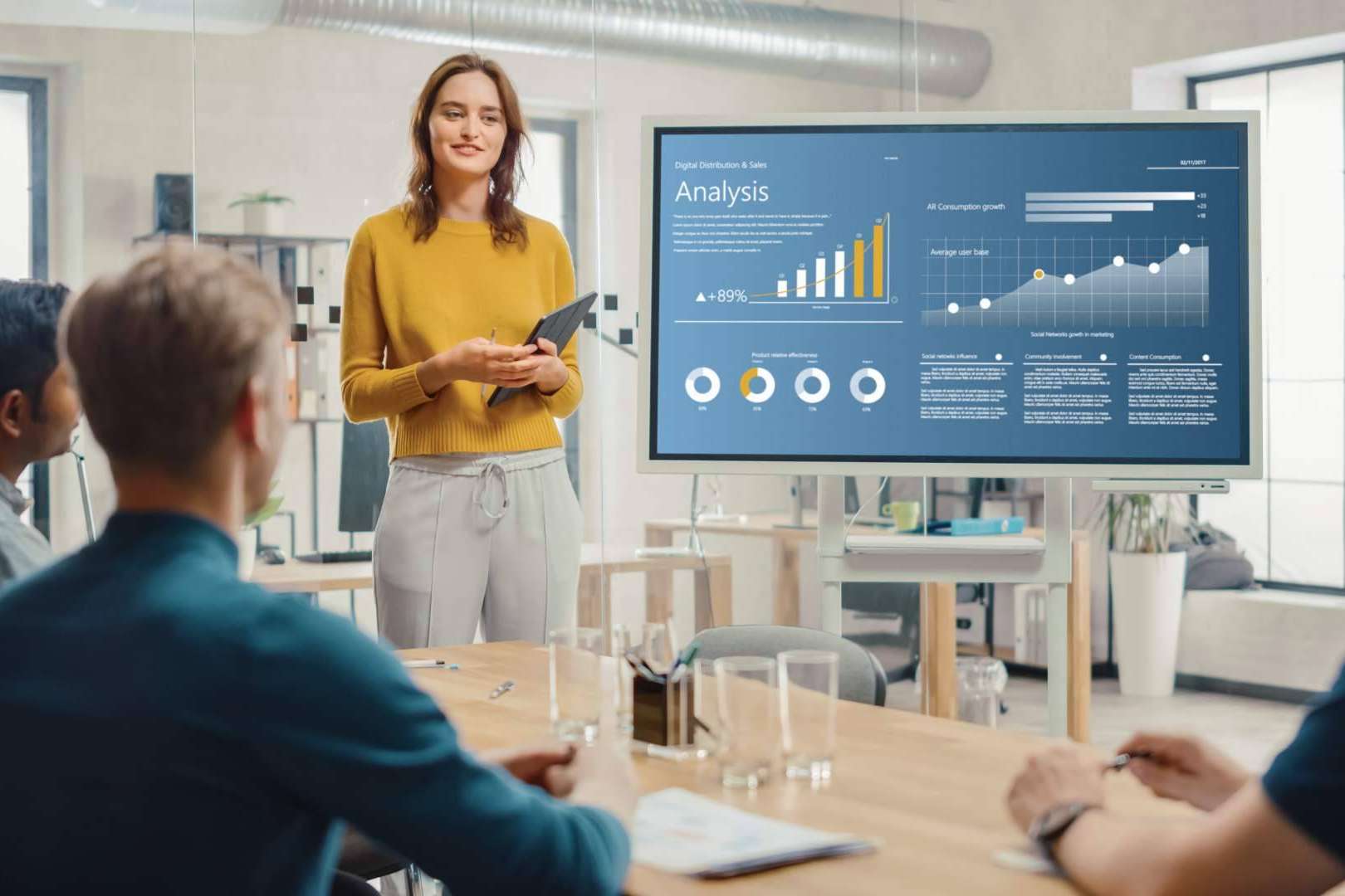 Por qué se recomienda tener preparada una presentación digital de una empresa para reuniones online