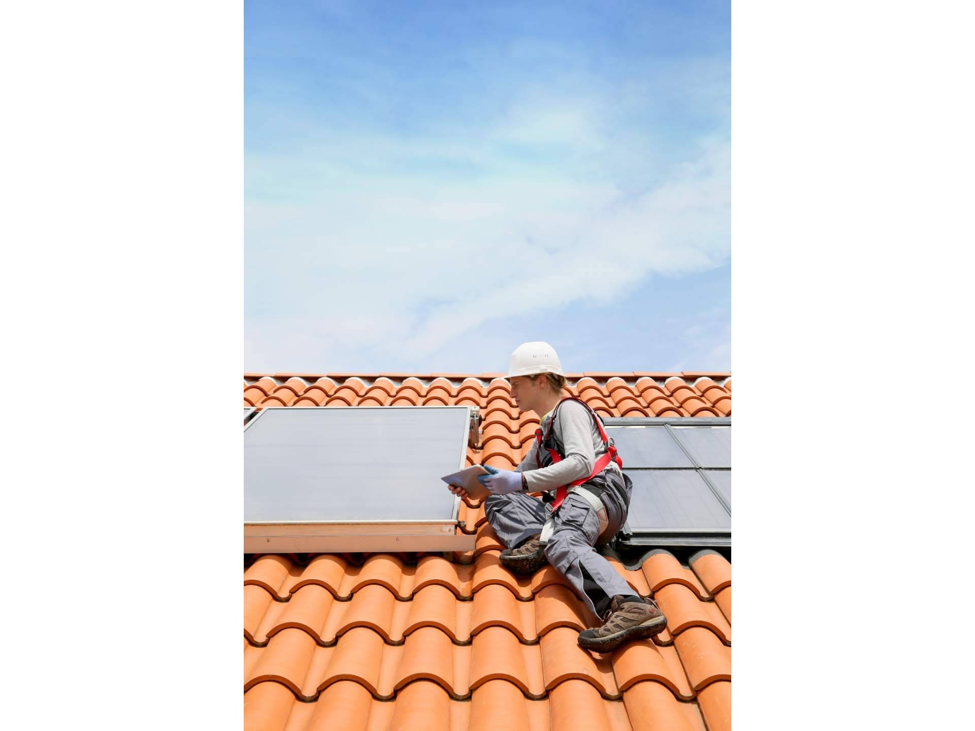 Soof instala placas solares para vecinos, el futuro del autoconsumo