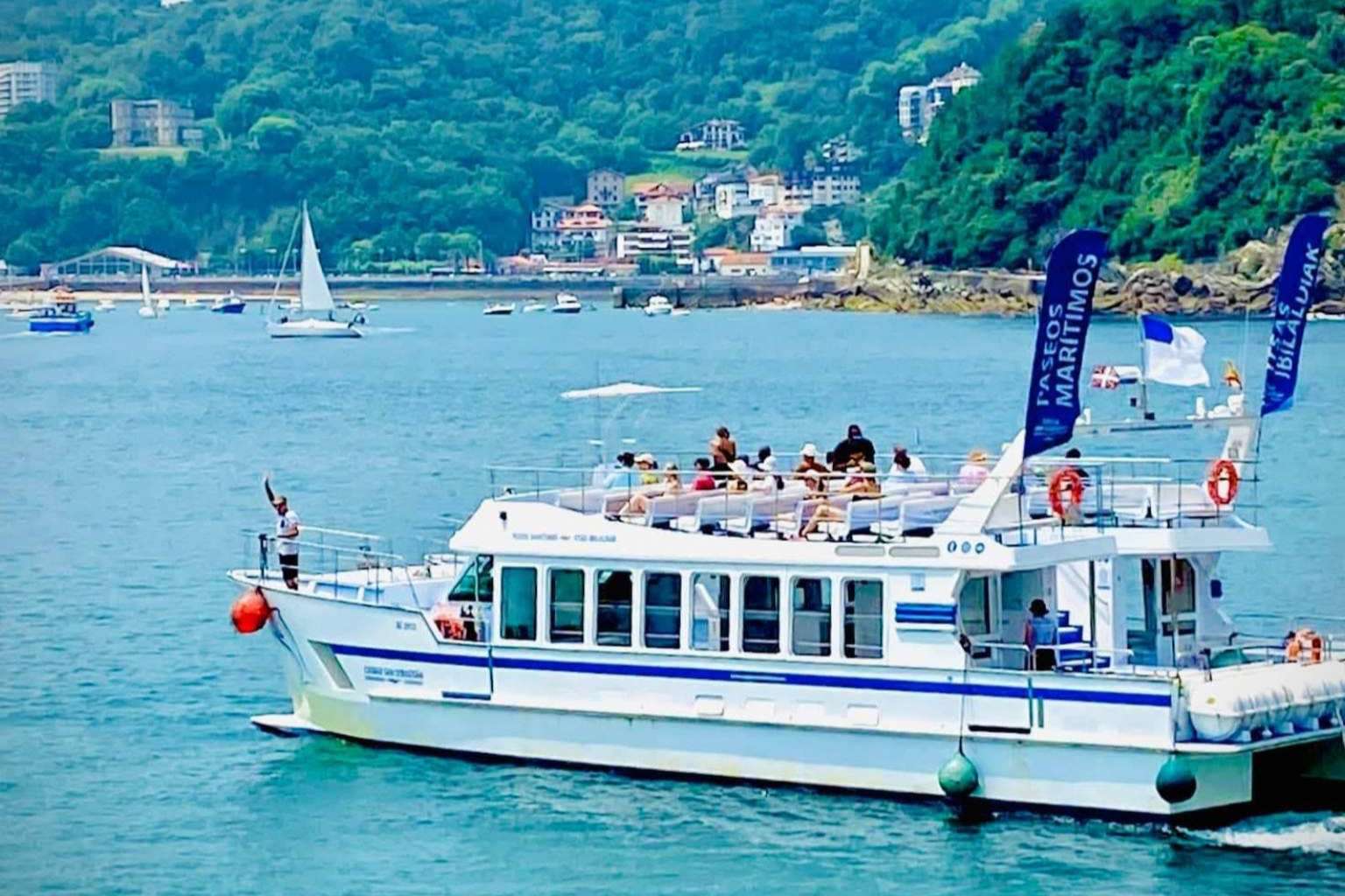 Disfrutar de los paseos marítimos en catamarán con Ciudad San Sebastián