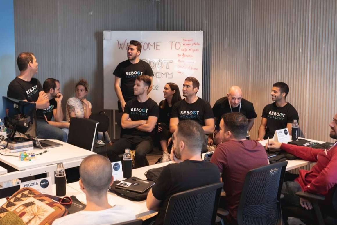 Dar un giro a la carrera profesional y convertirse en Desarrollador Full-Stack & Mobile, de la mano de Reboot Academy y el Servicio Canario de Empleo