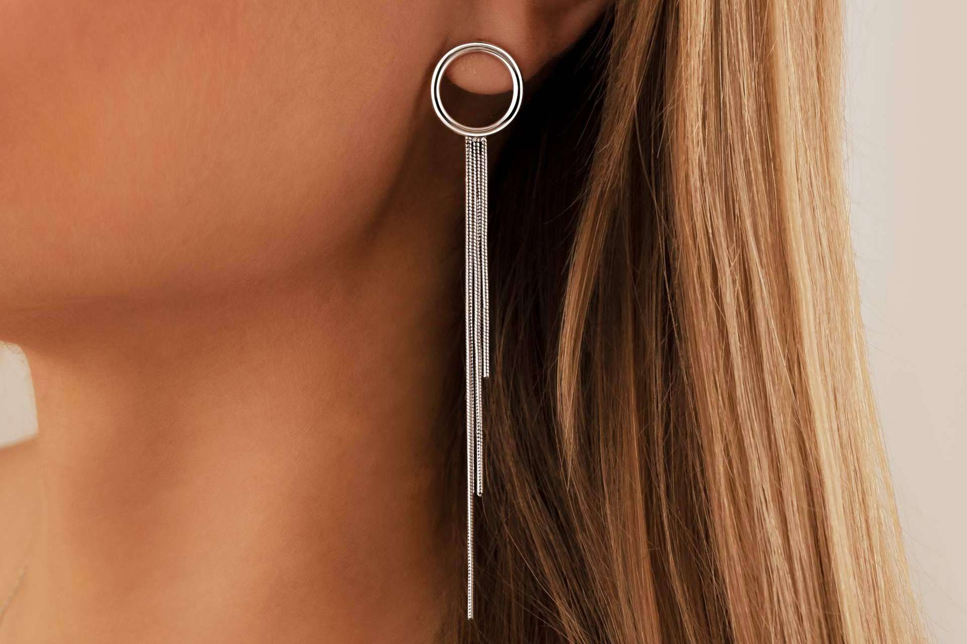 Los pendientes largos de la firma de joyas Le Petite Marie