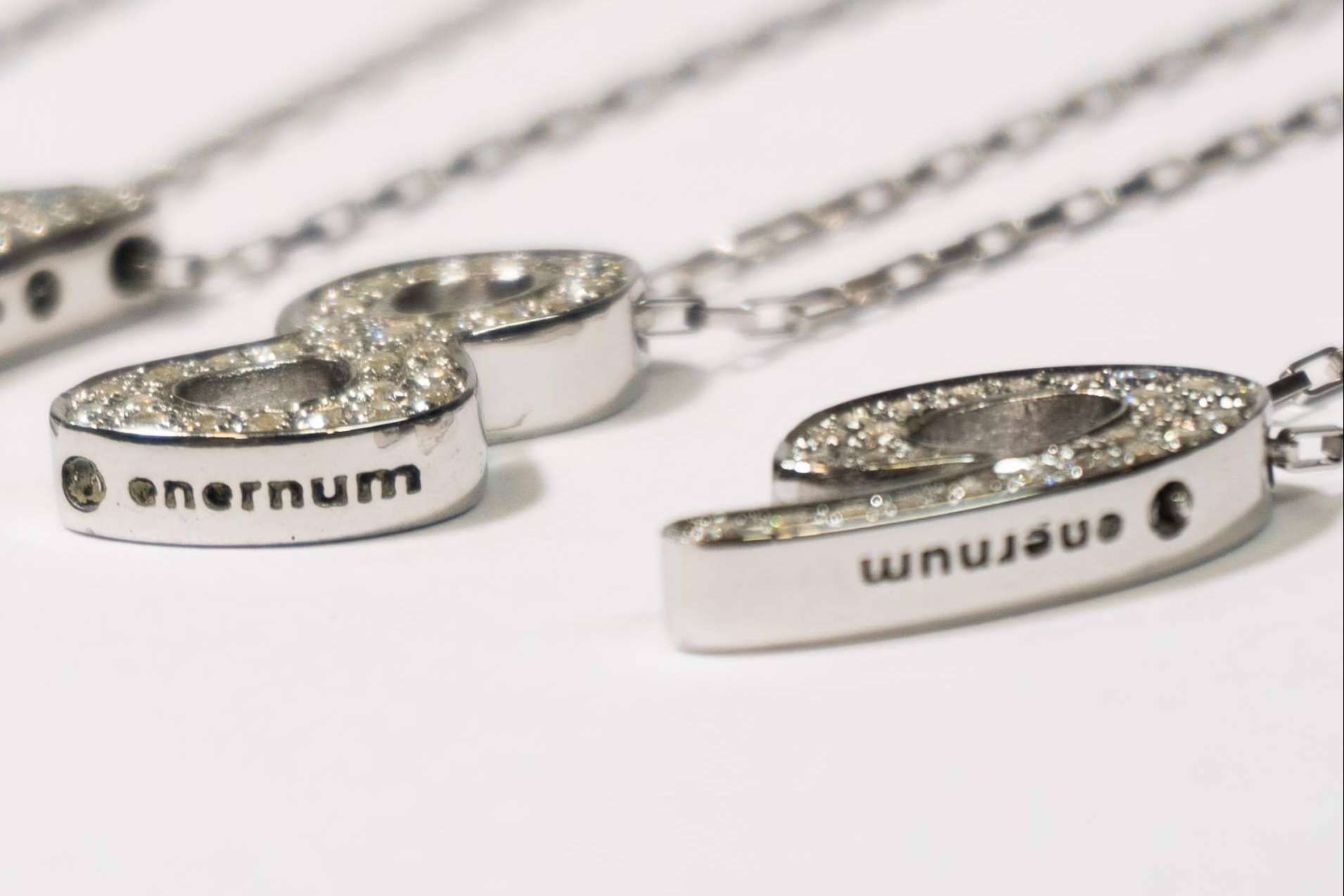 Colección de joyas artesanales para regalo especial de estas navidades, de Enernum
