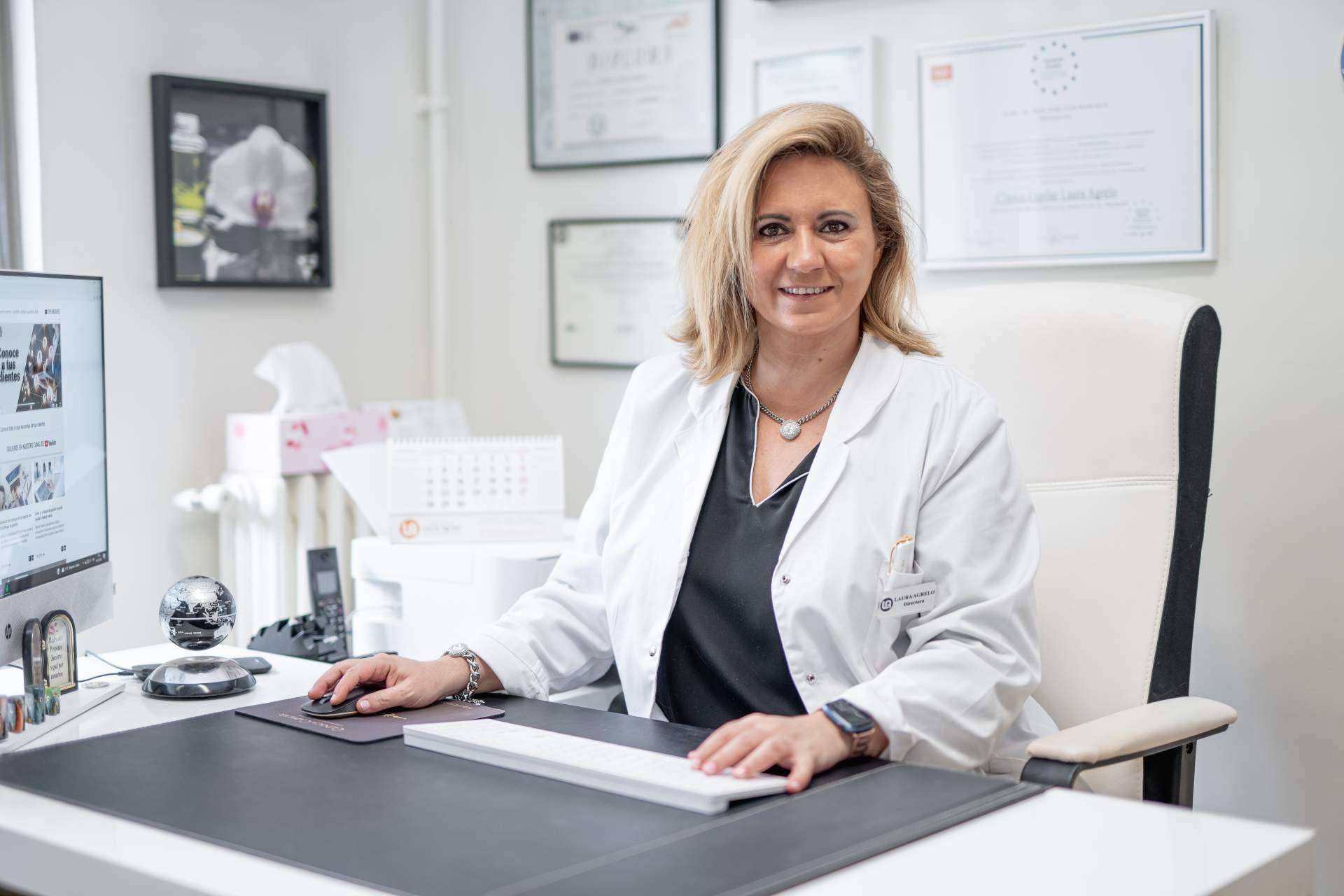 Tres problemas dérmicos que pueden tratarse en la Clínica Capilar Laura Agrelo, caspa, grasa y seborrea