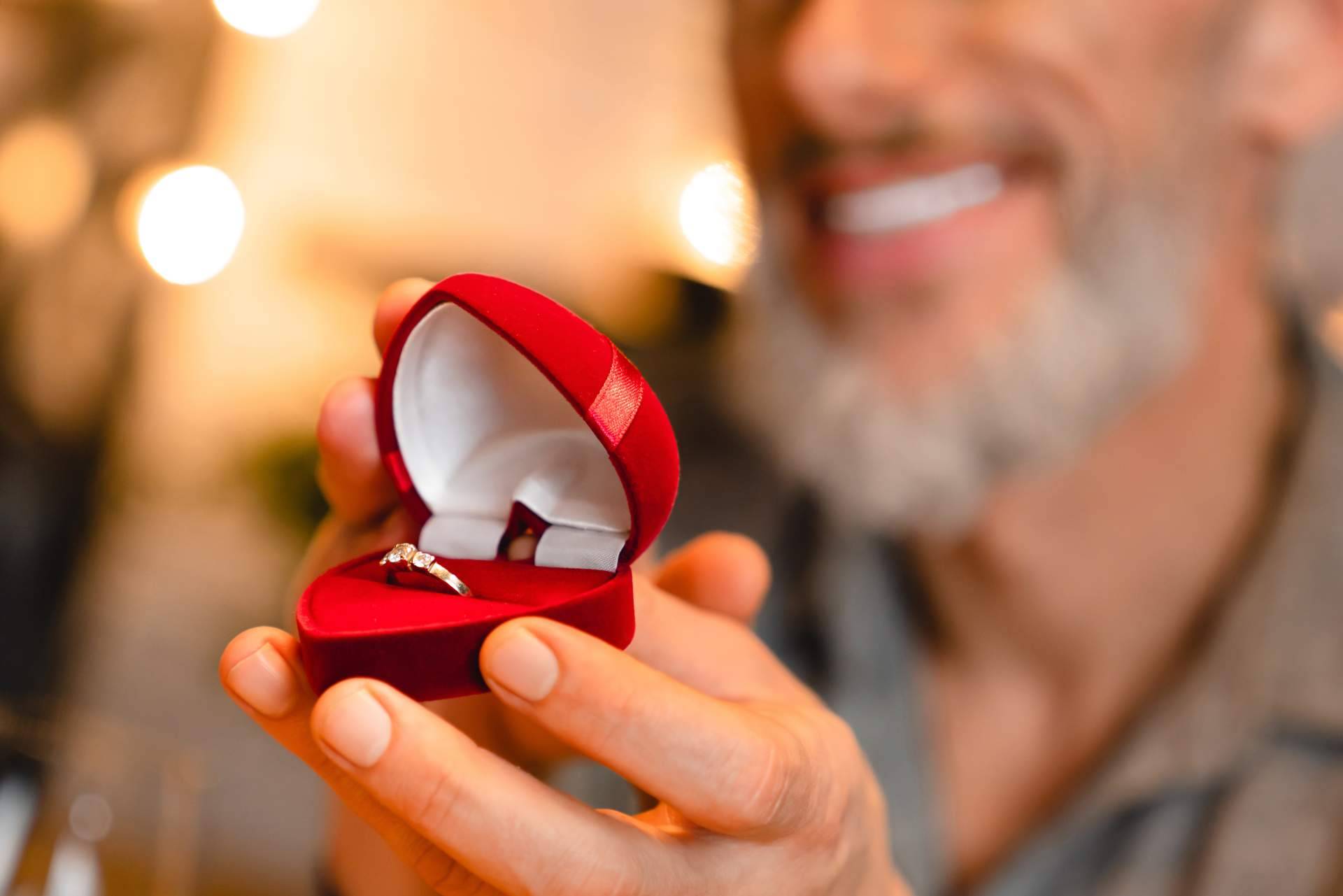 Las nuevas tendencias en anillos de compromiso de Jael Joyería