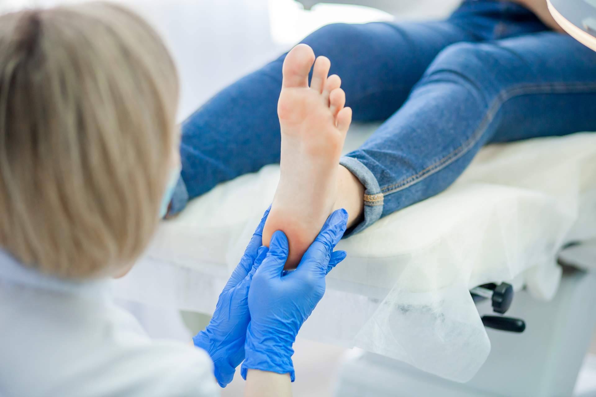La relevancia de visitar el podólogo, soluciones y tratamientos para los hongos en los pies por Clínica de Podología Integral Pododerm