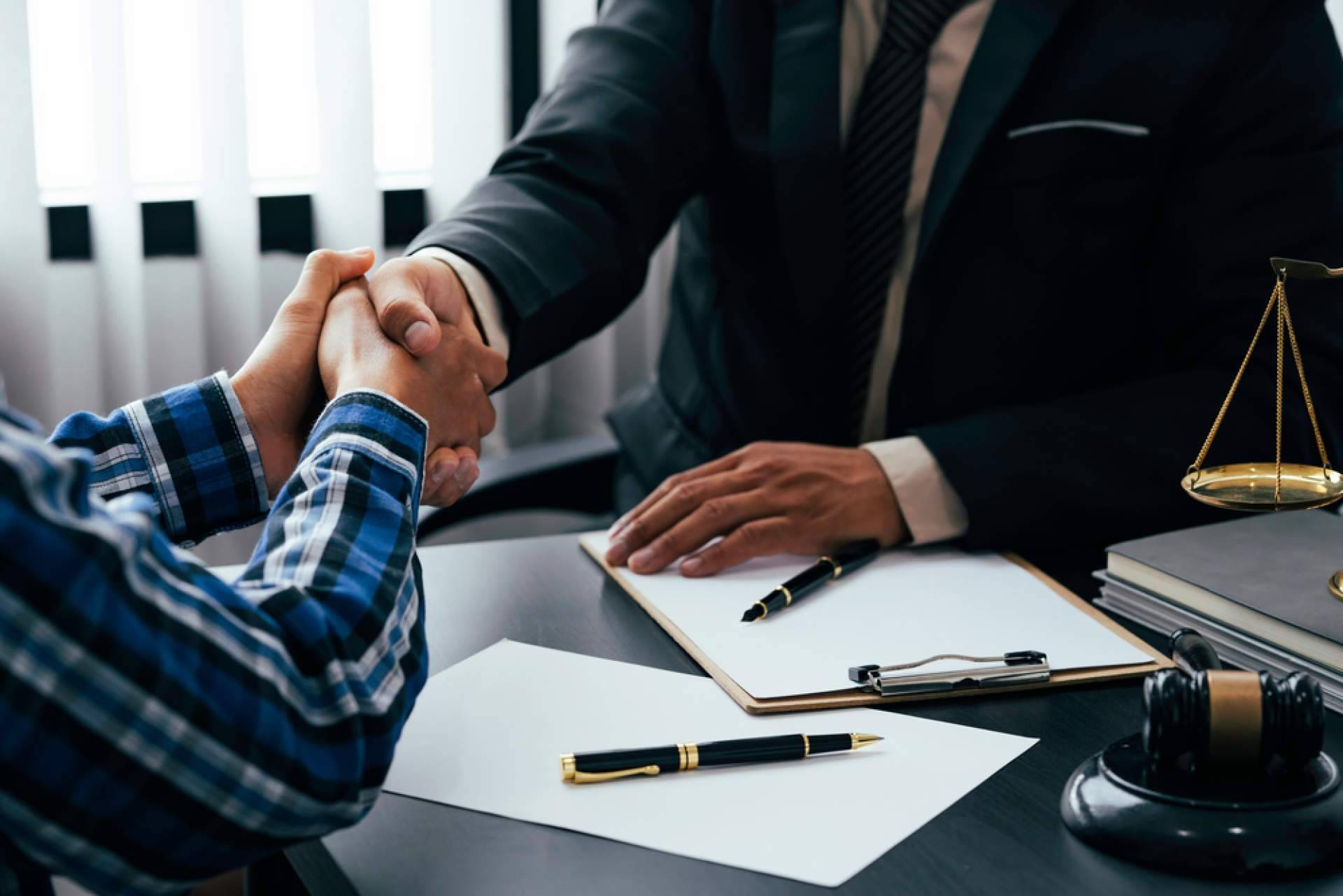 Especialistas en Derecho Civil-Mercantil, Bueno Salinero Abogados