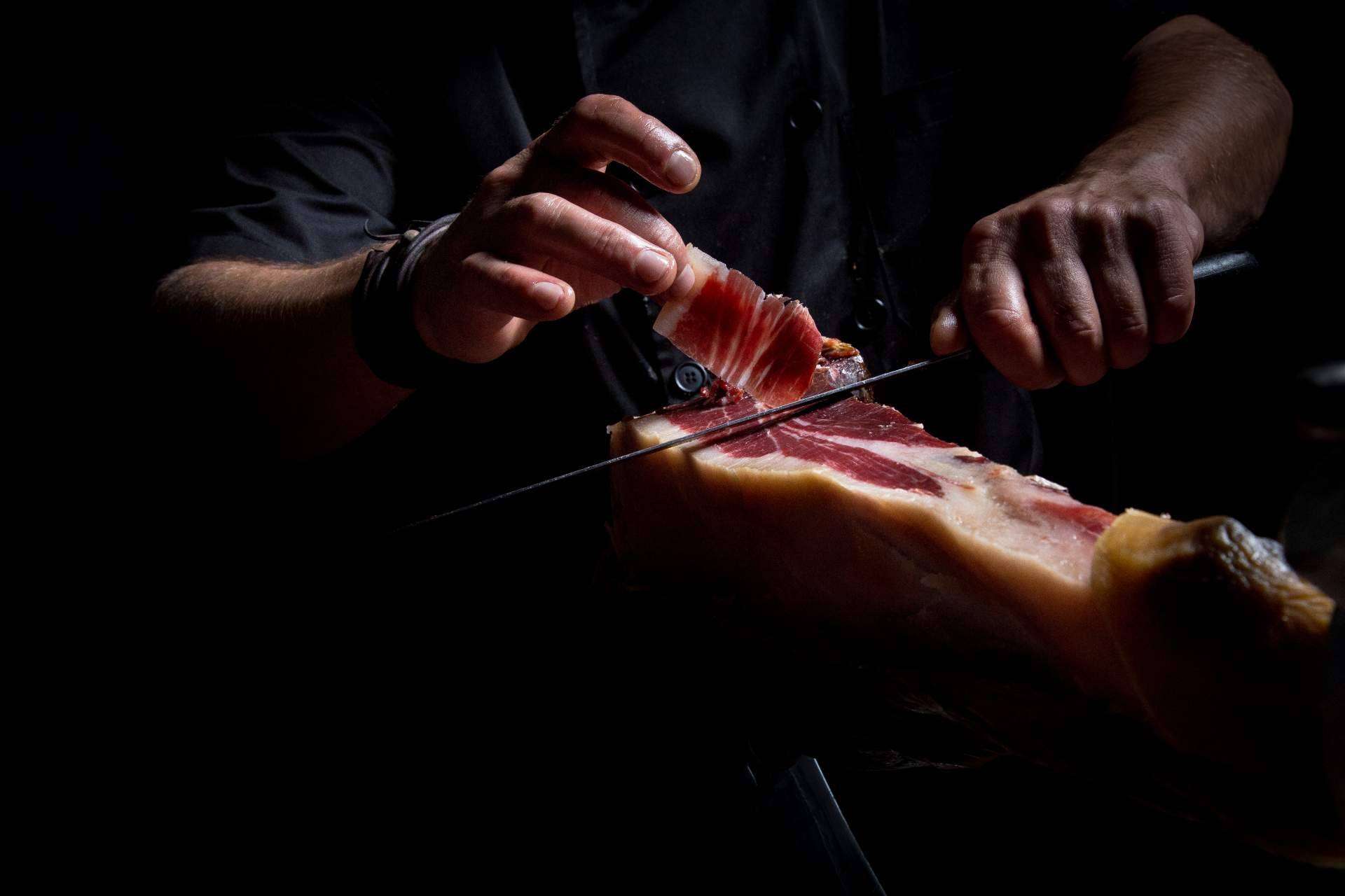 Cómo cortar y conservar un jamón ibérico, con Jamón y Pico