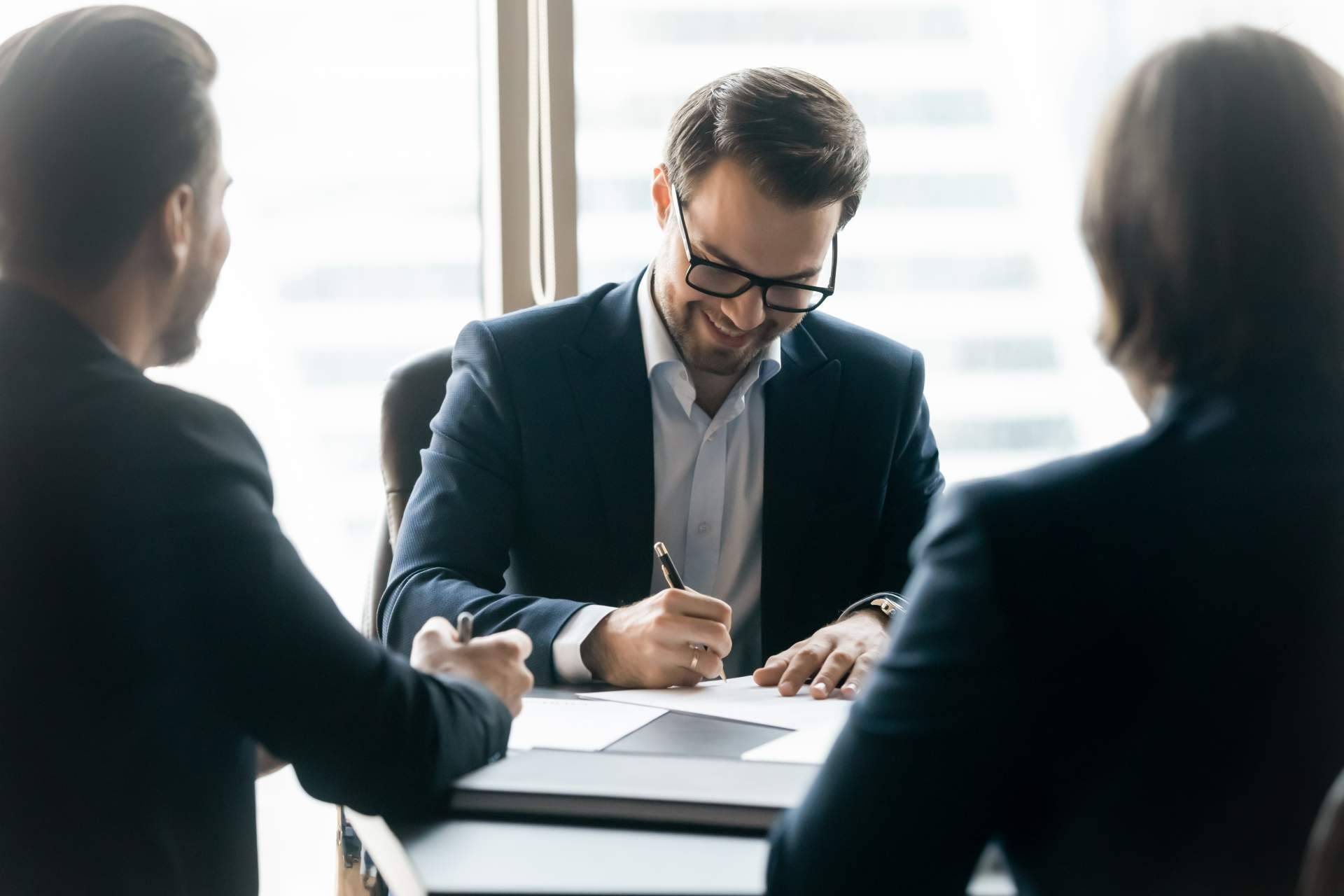 ¿Cuáles son los beneficios que ofrecen las garantías de Union Credit and Guarantee?