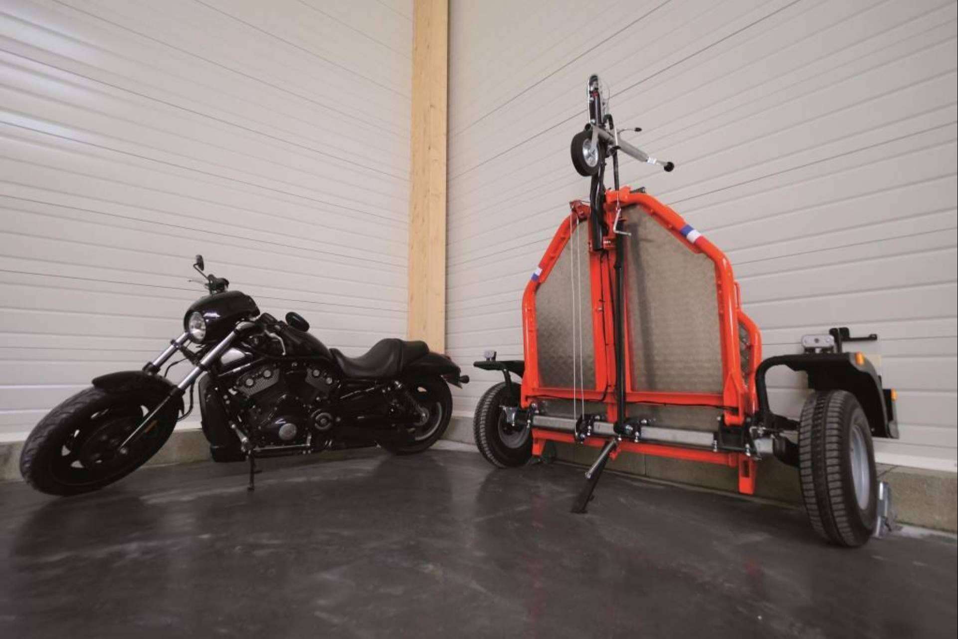 Los remolques de moto abatibles y plegables de Busco Remolque revolucionan la movilidad