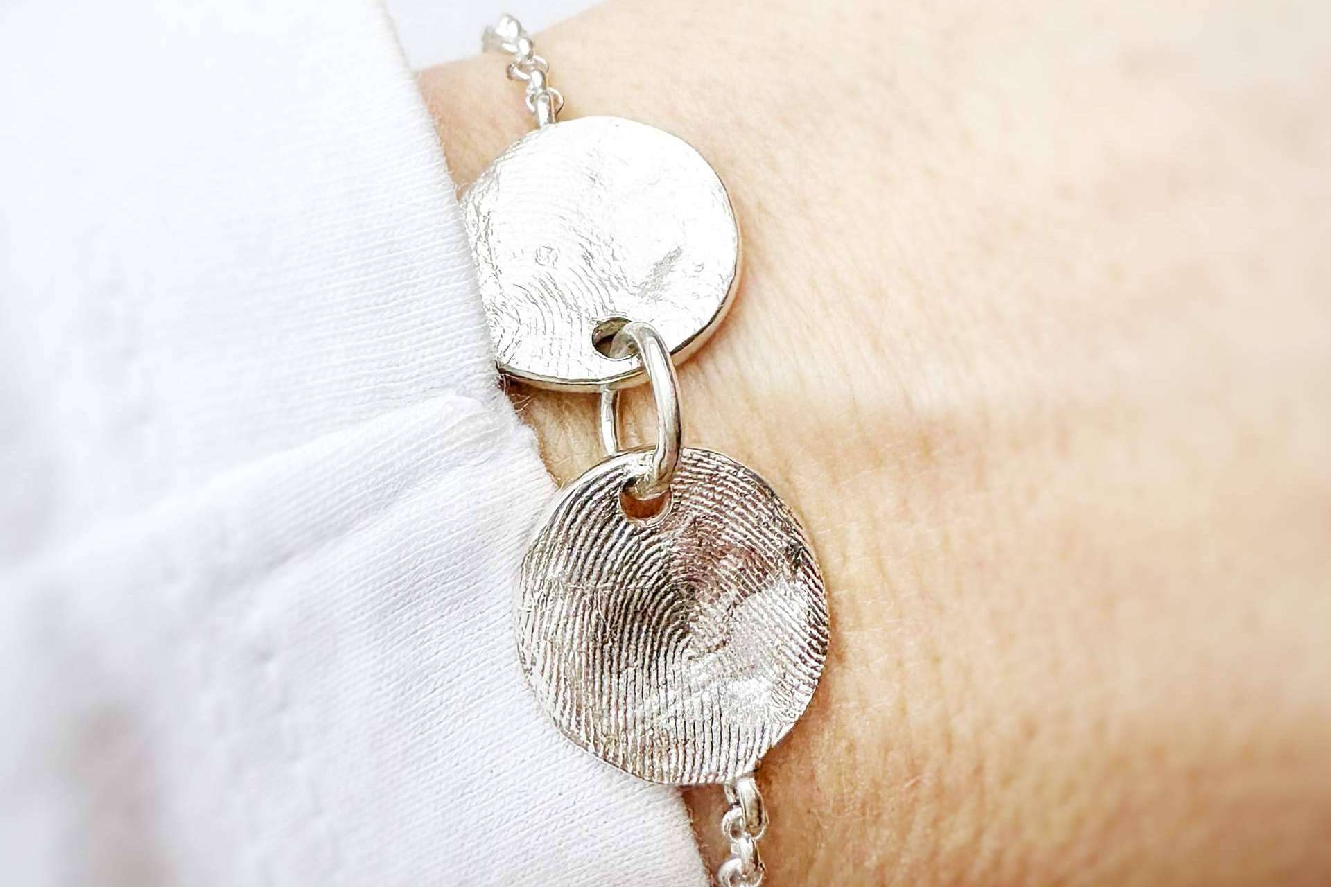 La marca Dejando Huella  y sus joyas especiales y originales ideales para regalar o autoregalarse