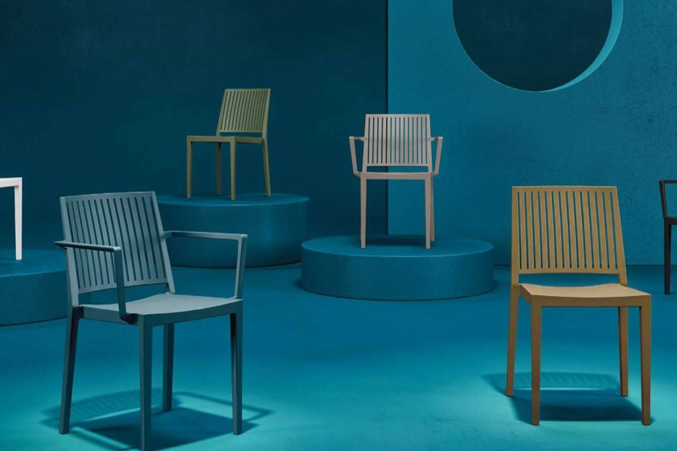 Muebles-Hostelería y sus sillas de resina, una solución estética y económica