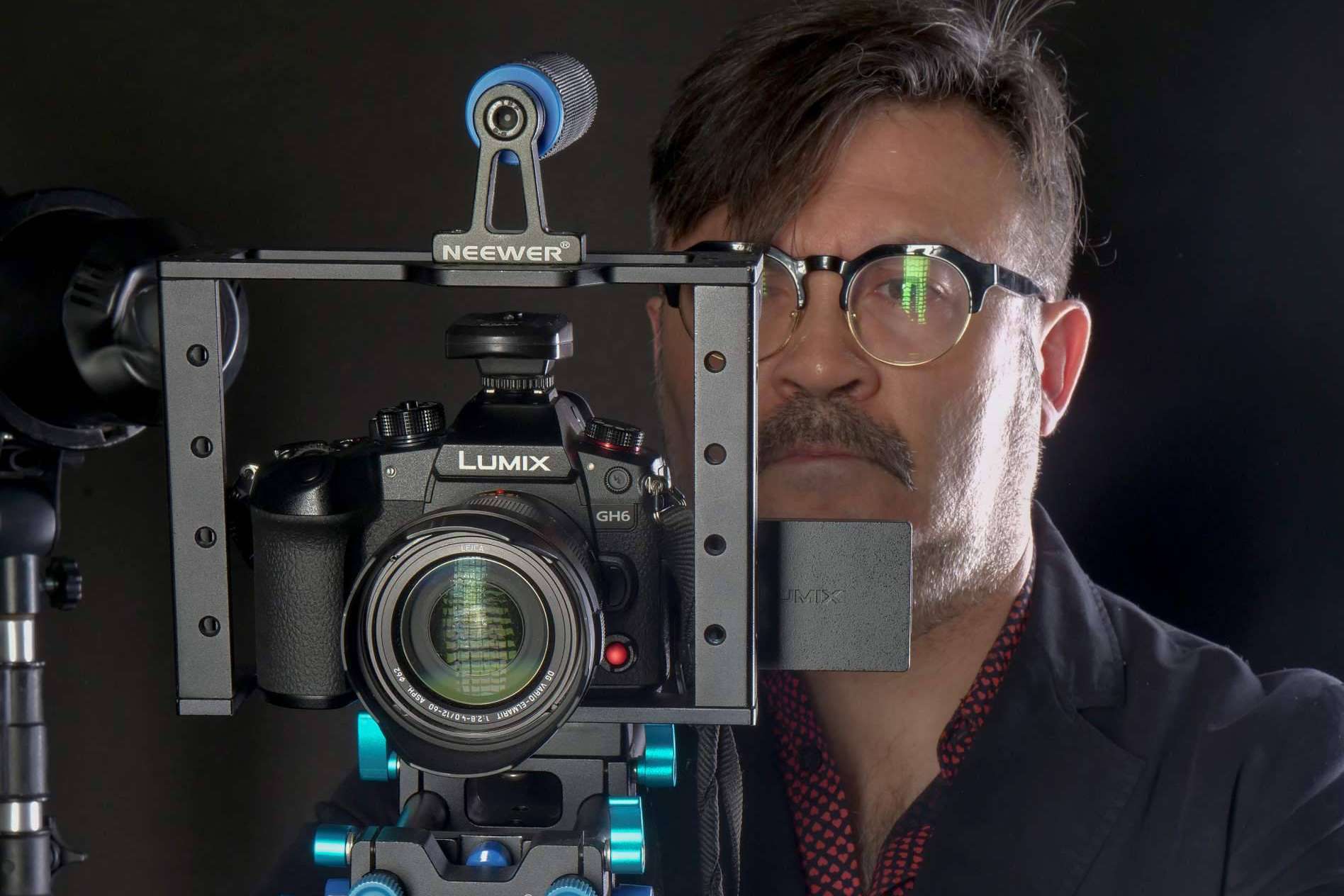 En distintas plataformas, el libro de videomarketing, 'Grabar es para siempre',  se ha posicionado entre los más vendidos