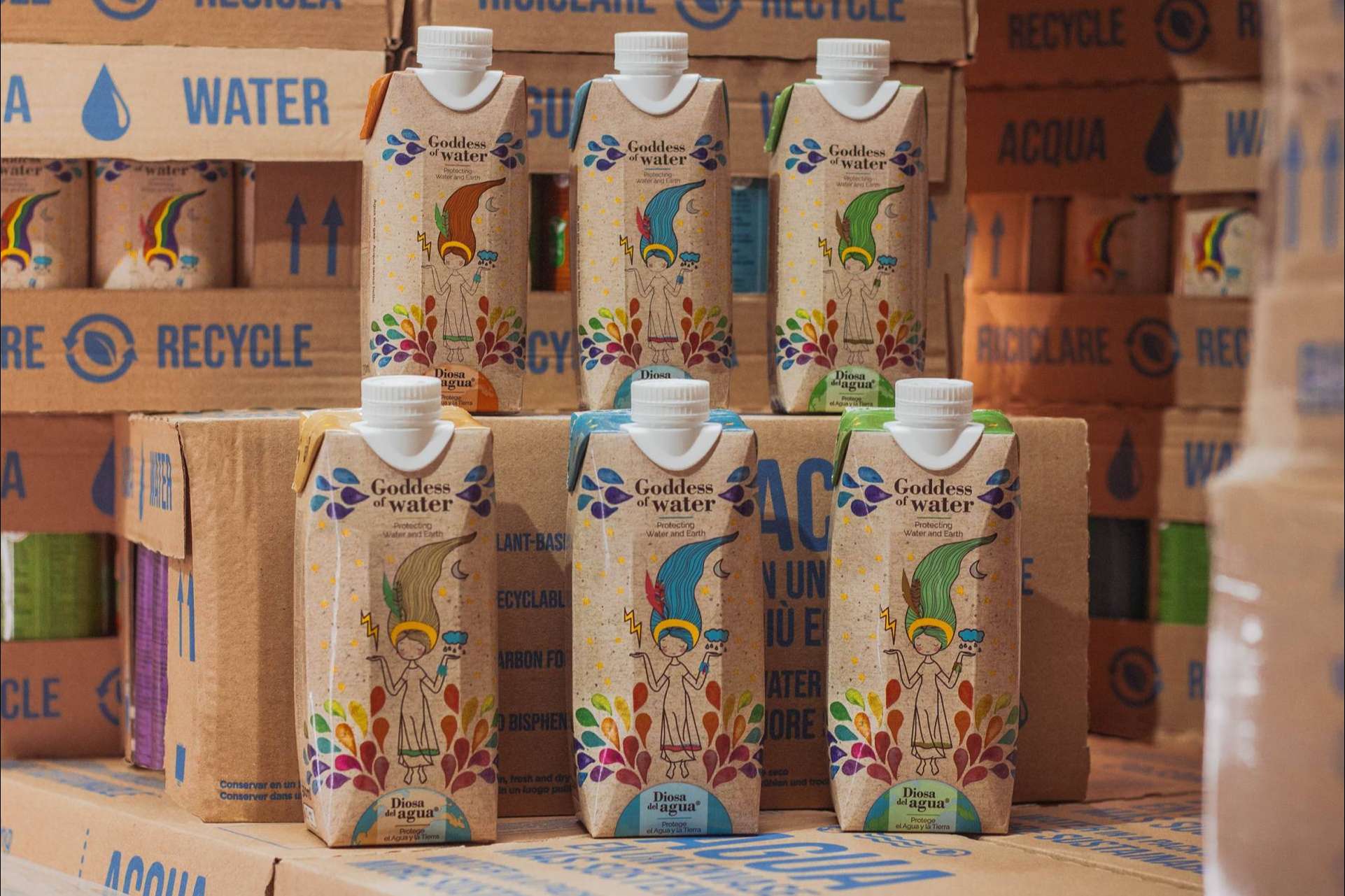 Diosa del Agua y su agua en caja, un envase sostenible