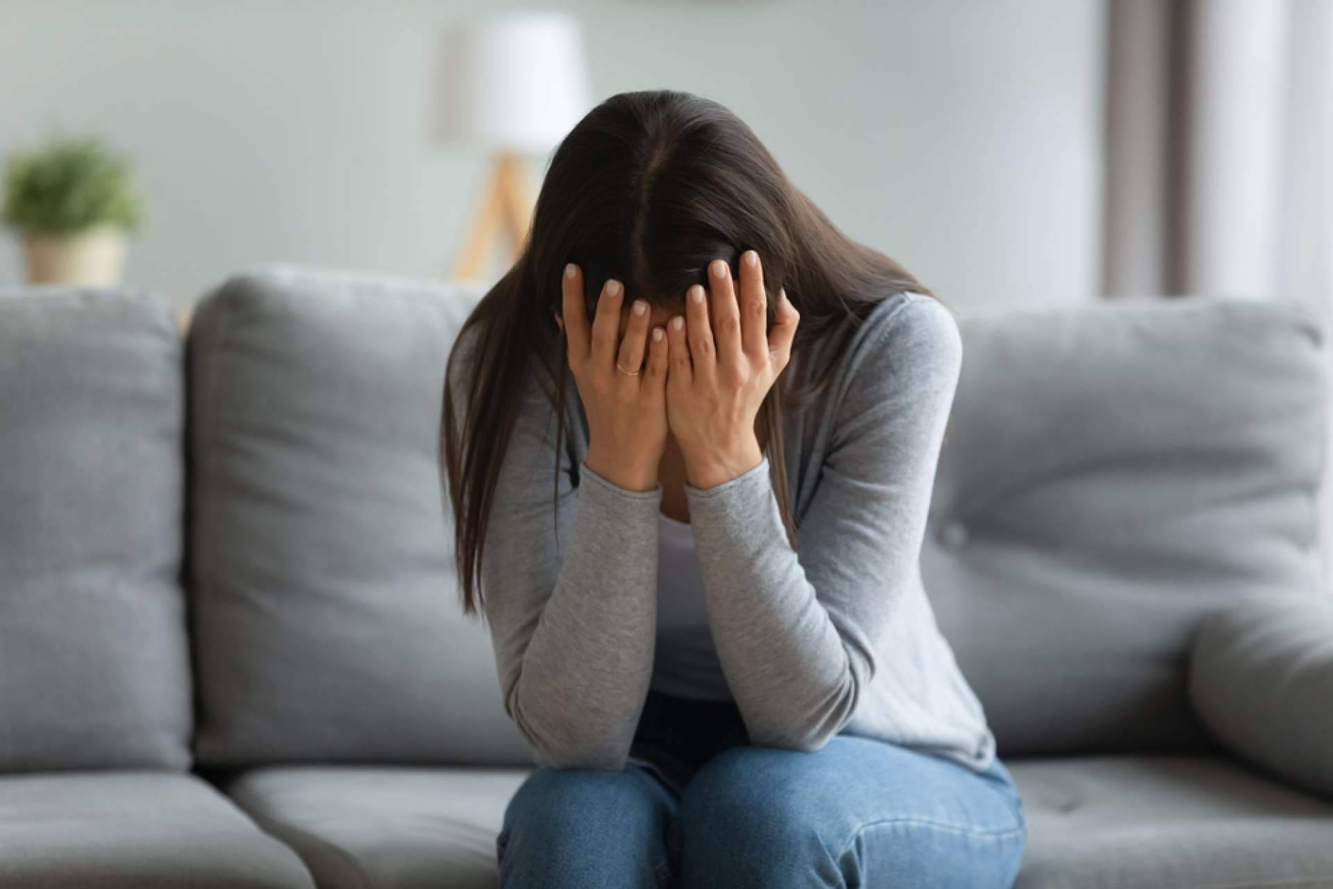 ¿Cómo tratar la dependencia emocional en mujeres?, con Apoyo Psicológico Online