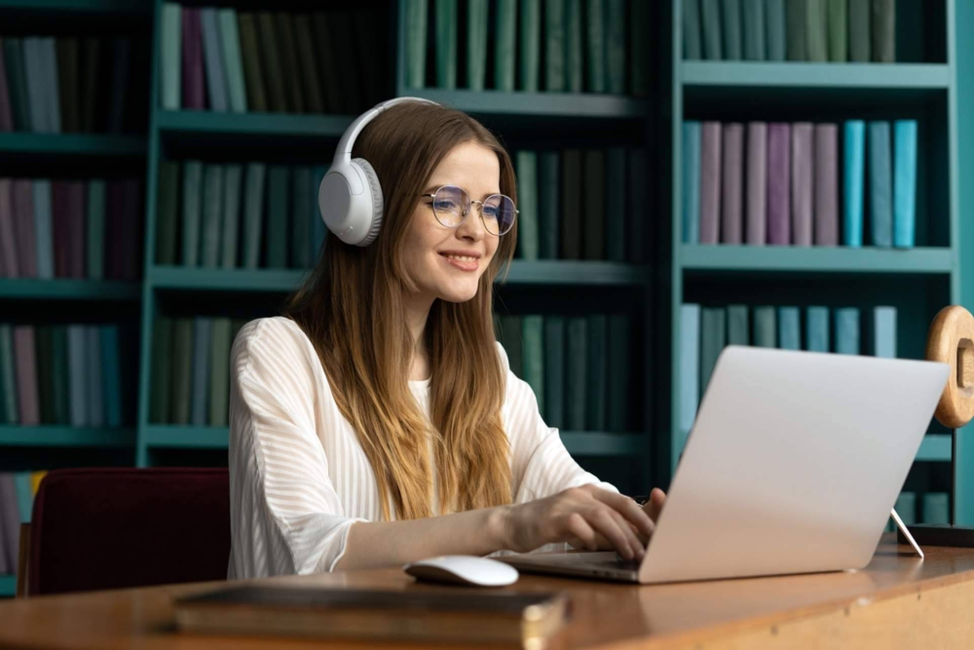Servicio de telesecretaria para optimizar la atención al cliente, con SVAE
