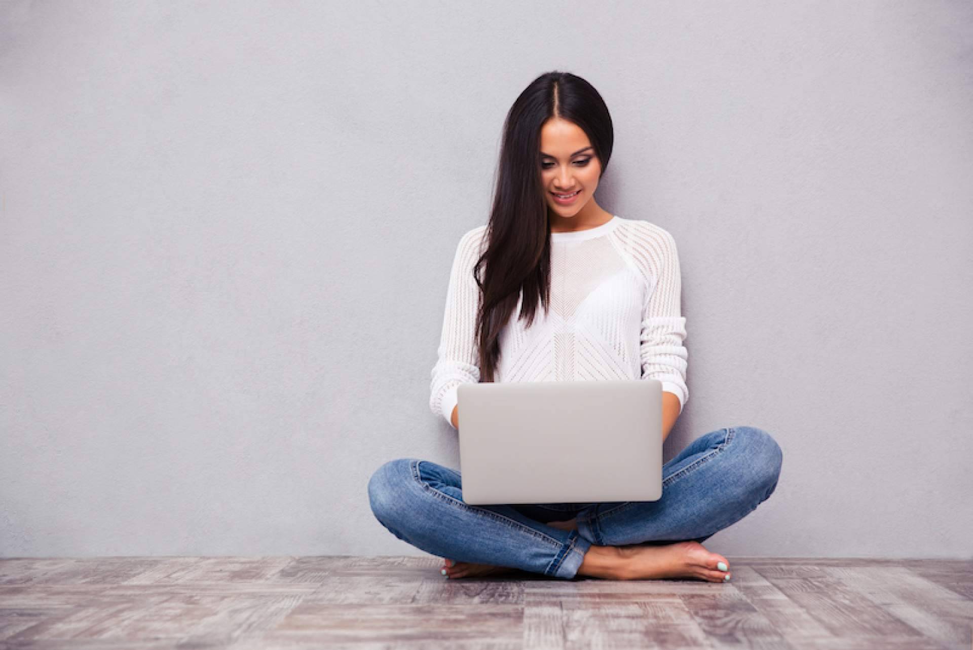 ¿Cuáles son los principales beneficios del sistema antiplagio online de Ayuda Universitaria?