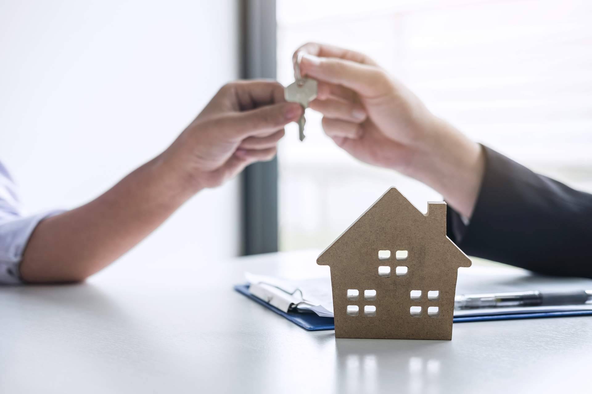SC Inmobiliarias ofrece asesoría legal especializada y un amplio catálogo de chalets y casas en venta en Oleiros