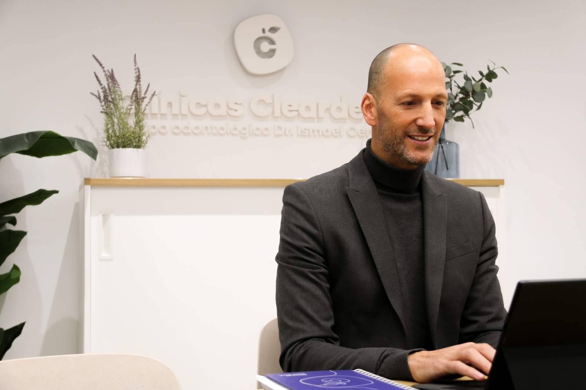 El nacimiento de la Fundación Cleardent, presidida por el Doctor Ismael Cerezo