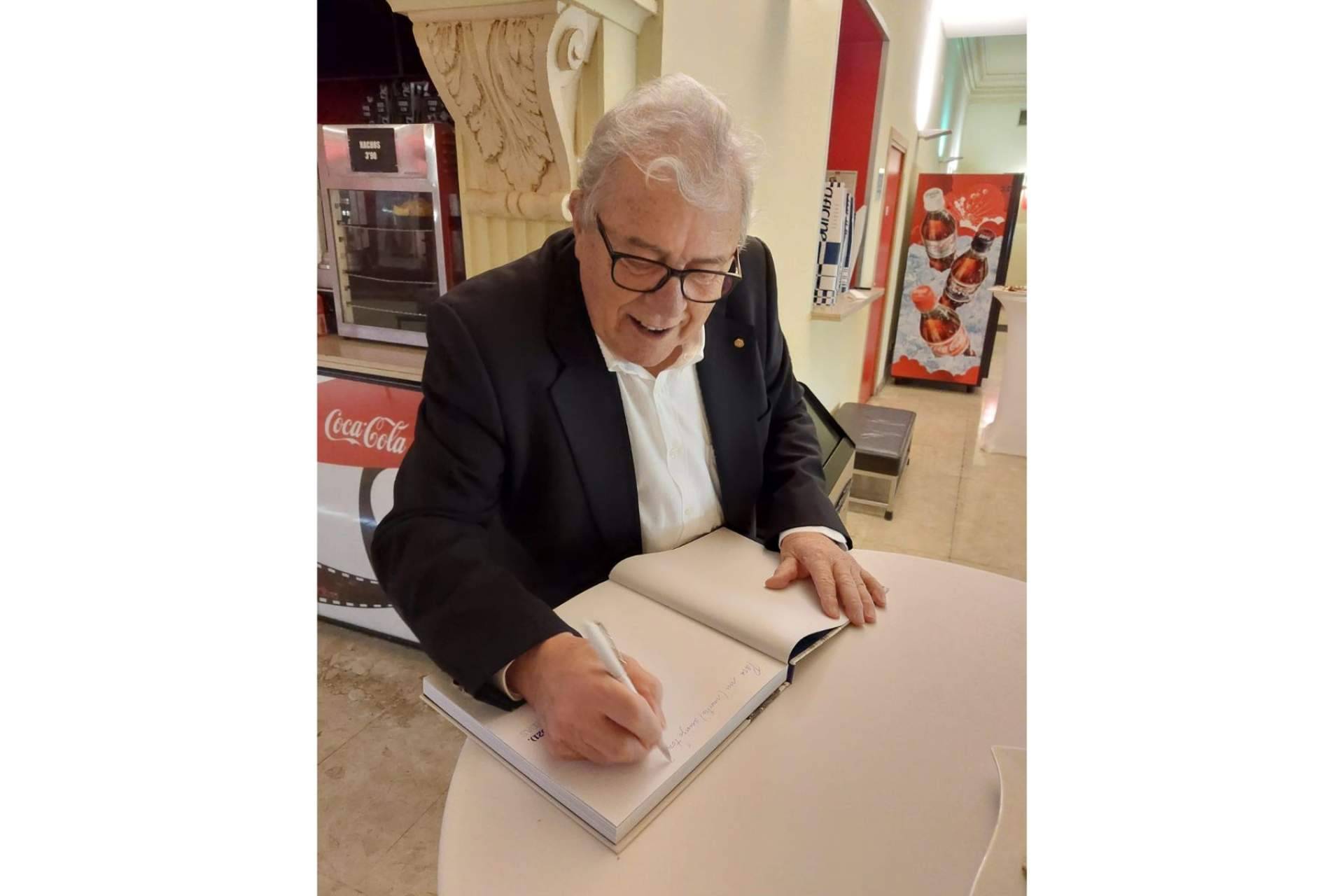 Preservar y poner en valor el legado de la compañía con el libro de empresa escrito por Toni Traveria