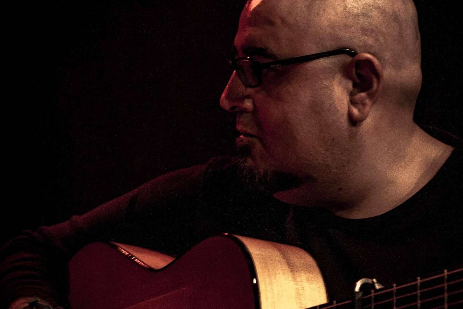 Aprender a tocar la guitarra, un propósito de año nuevo fácil de conseguir con Aprendeguitarra.es