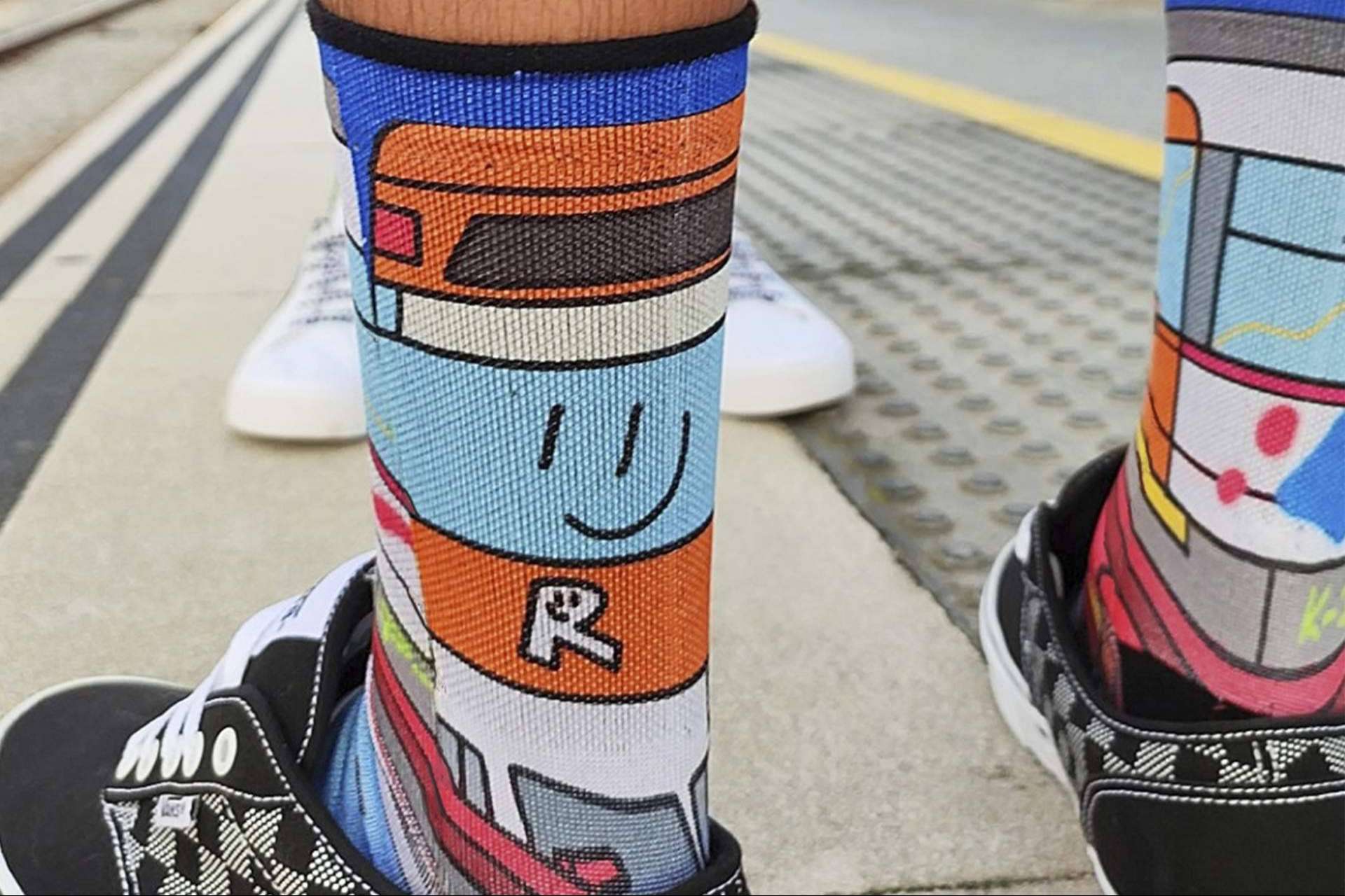 Crear calcetines tie dye únicos de la mano de ISOKISI