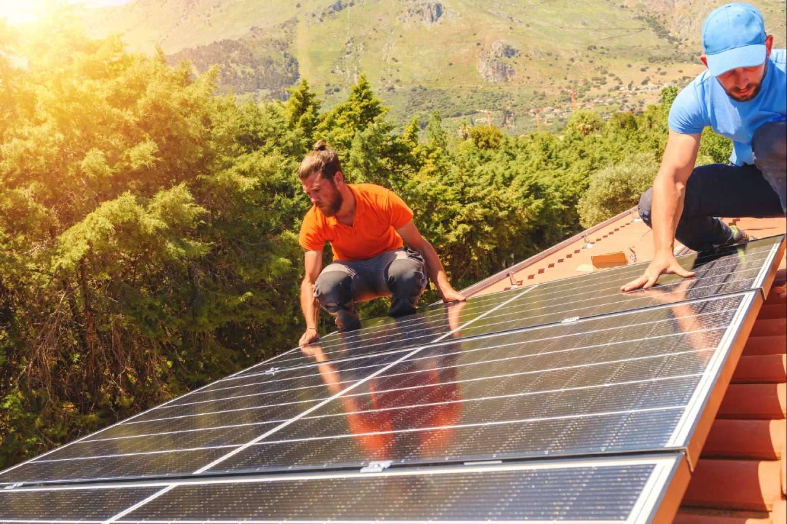 Vatios Verdes habla del acelerón de la UE a las energías renovables y tramita la instalación de paneles solares
