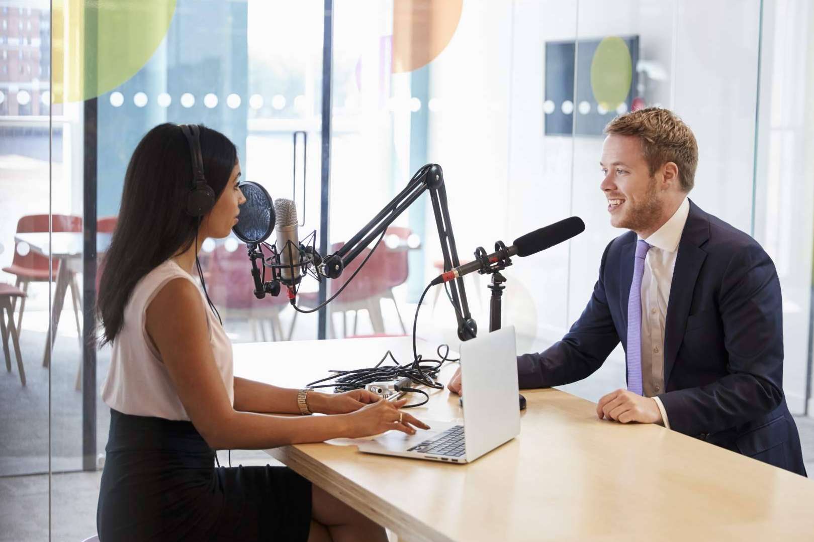 La importancia de las entrevistas en pódcasts para construir su autoridad y credibilidad
