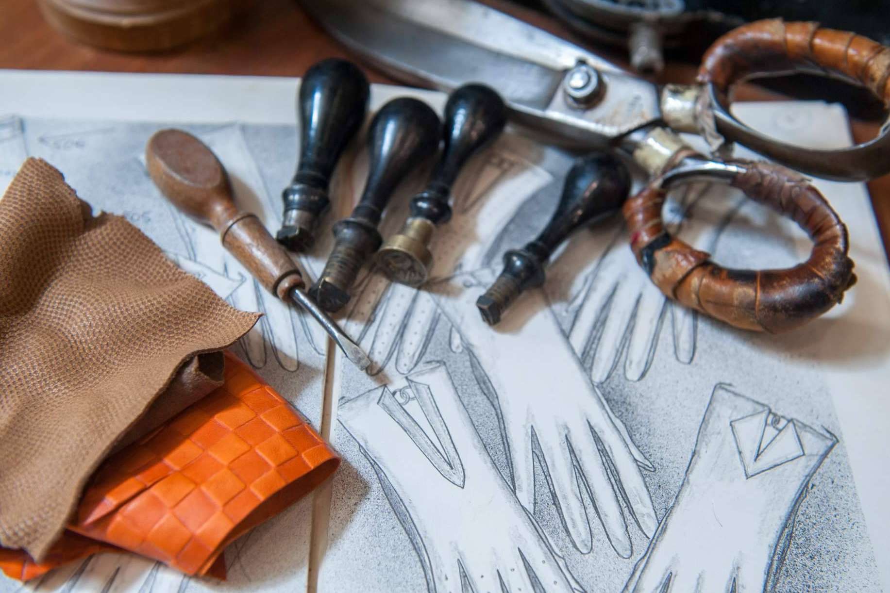 Santacana dispone de guantes de cine y series