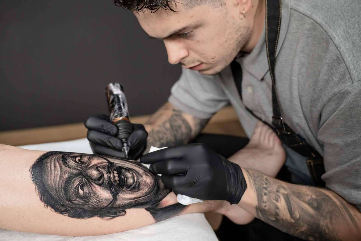 La plataforma Habbility ofrece cursos de tatuaje realista impartidos por el reconocido artista Black Sánchez