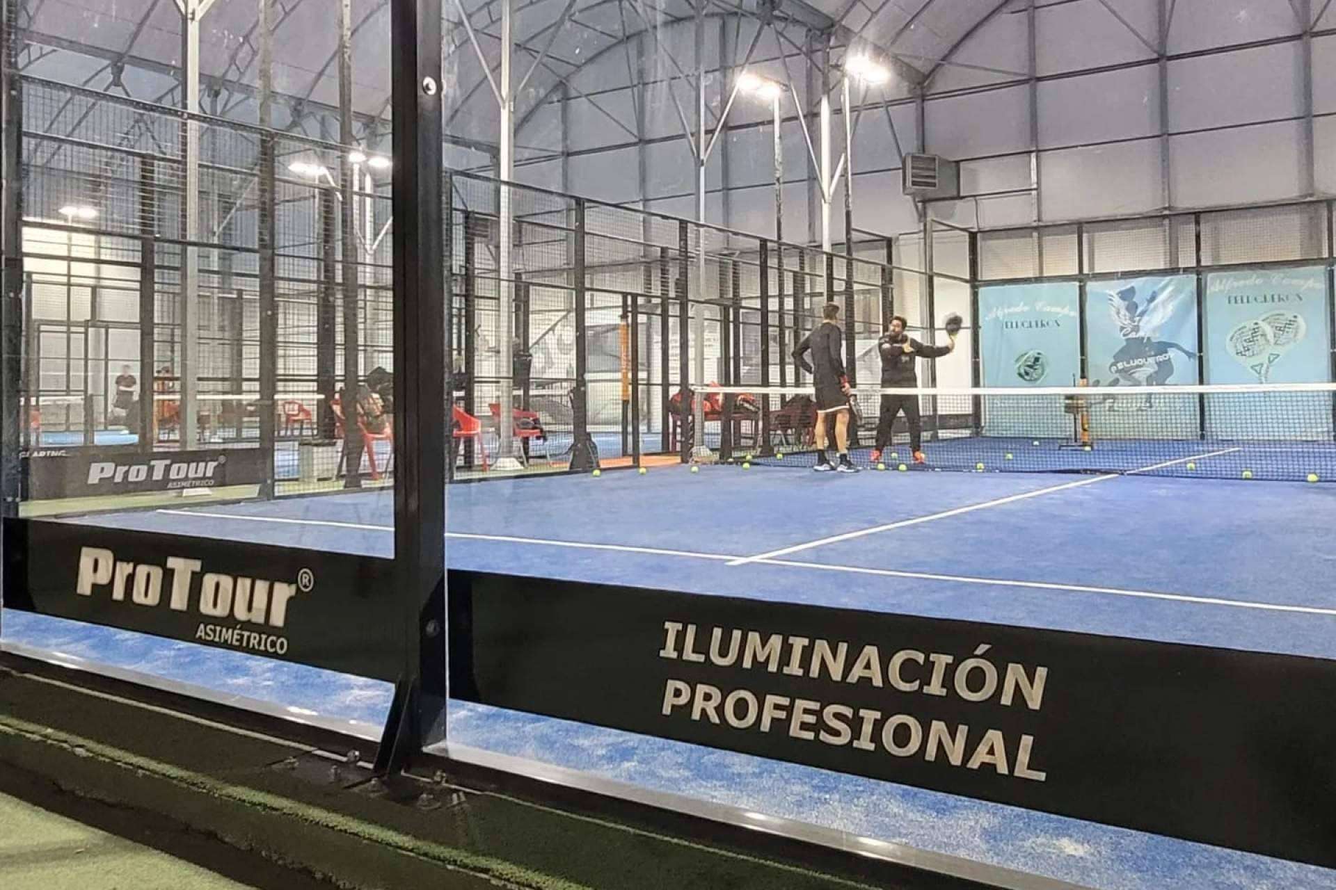 Padel Indoor Alcalá se decanta por los proyectores ProTour Asimétricos de Óptima LED