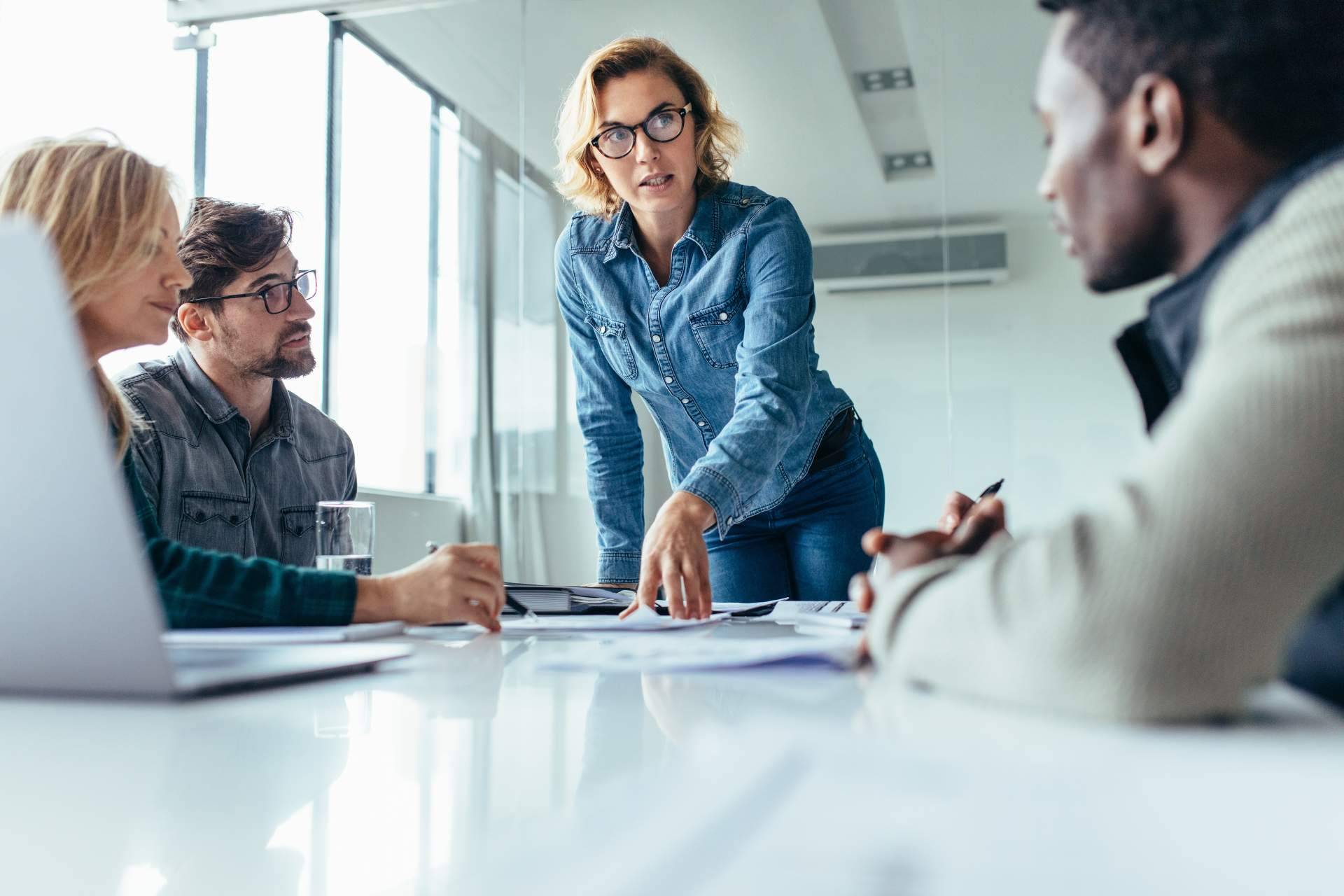 5 acciones inconscientes que lo autoboicotean el liderazgo femenino