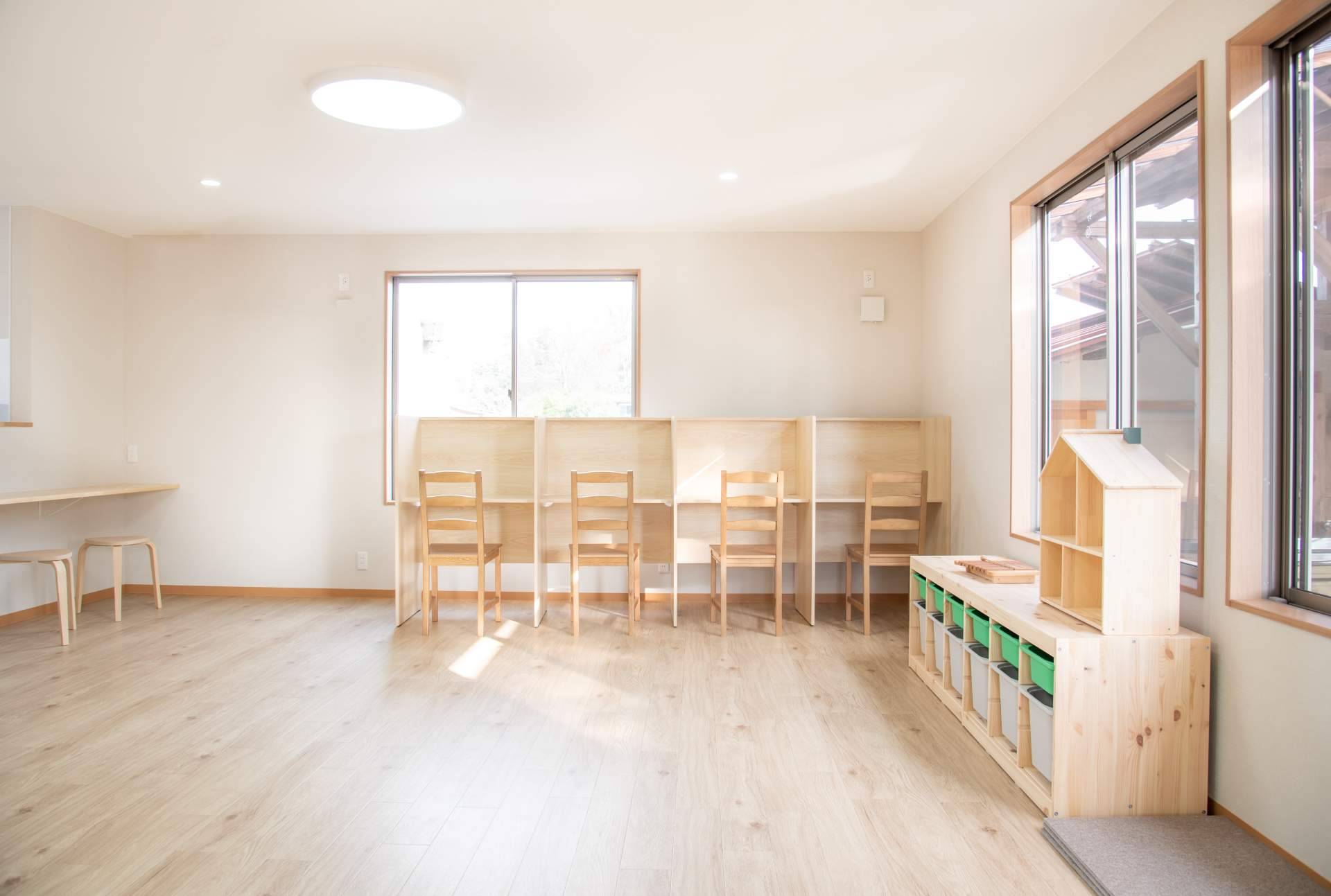 Crear un ambiente ideal para fomentar el desarrollo de los niños pequeños con el mobiliario Montessori