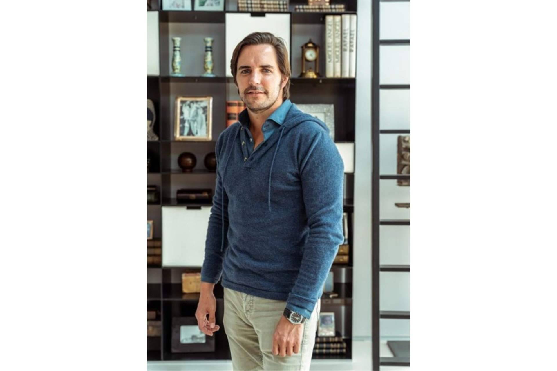 Más allá de la inversión, Hugo Arévalo