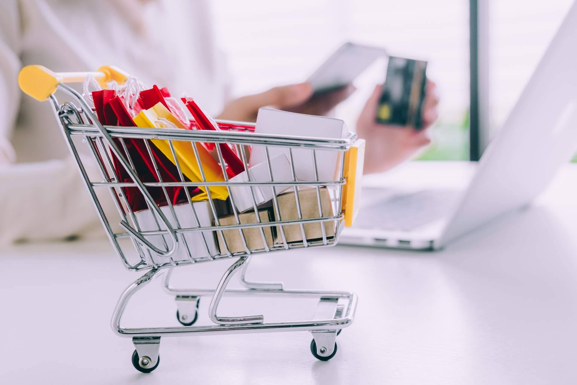 Tienda Agora, el centro comercial online que ofrece novedades y actualización de ofertas al registrarse en la web