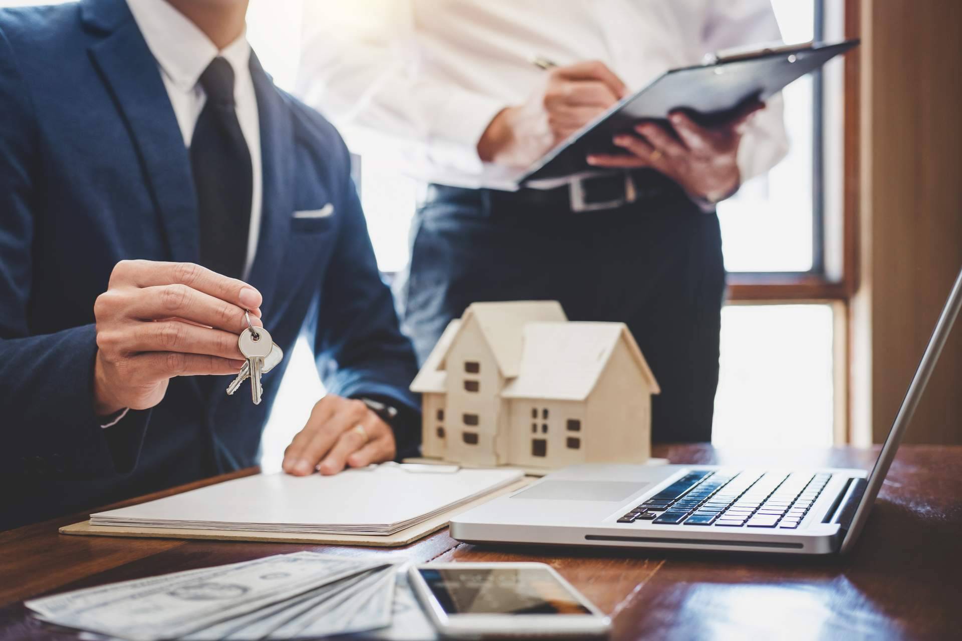 Los abogados de derecho inmobiliario en Barcelona de Cánovas Estudio Legal cuentan con más de 30 años de experiencia