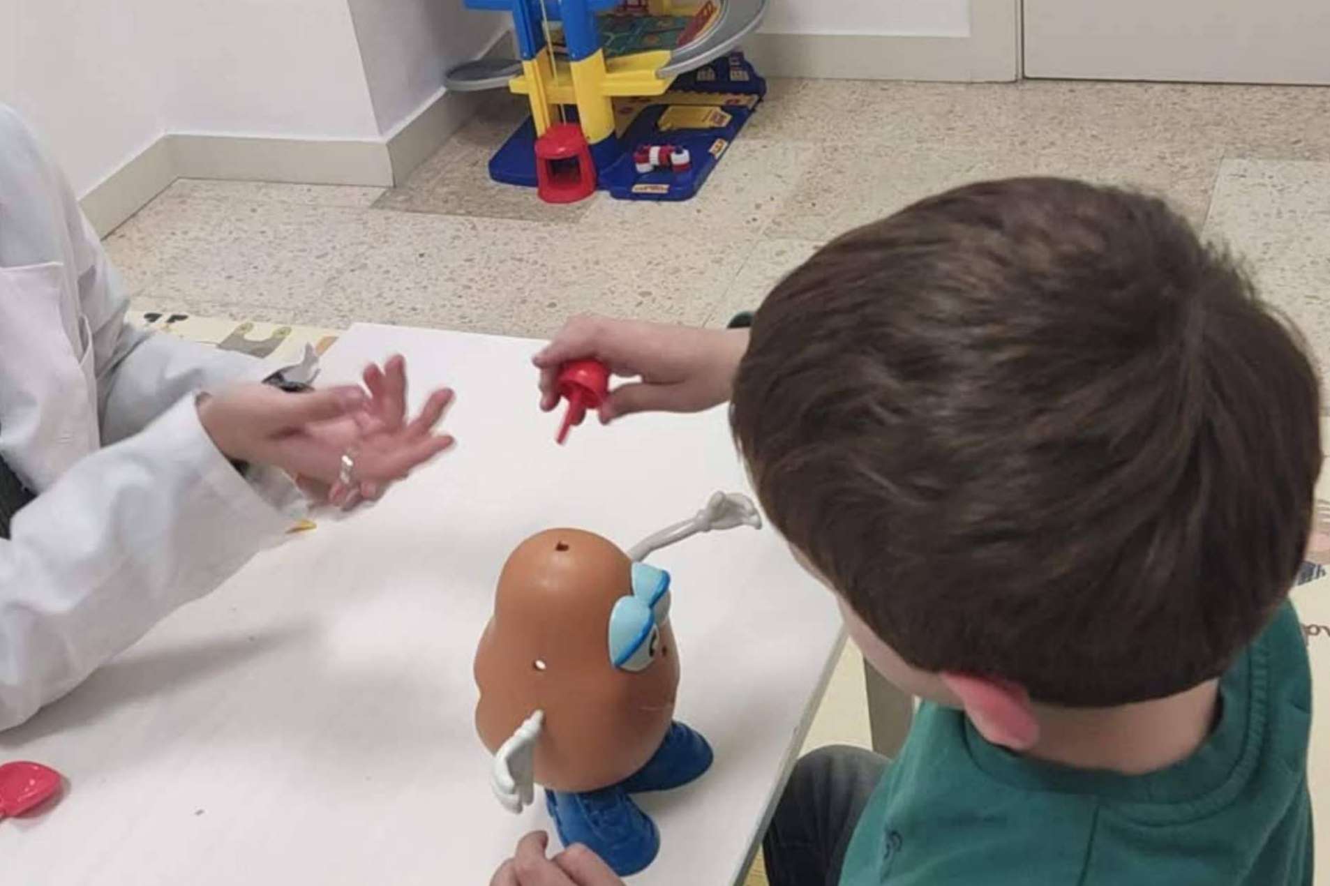 Factores de riesgo y signos de alarma que permiten detectar los retrasos madurativos, por E-THERAPYKIDS
