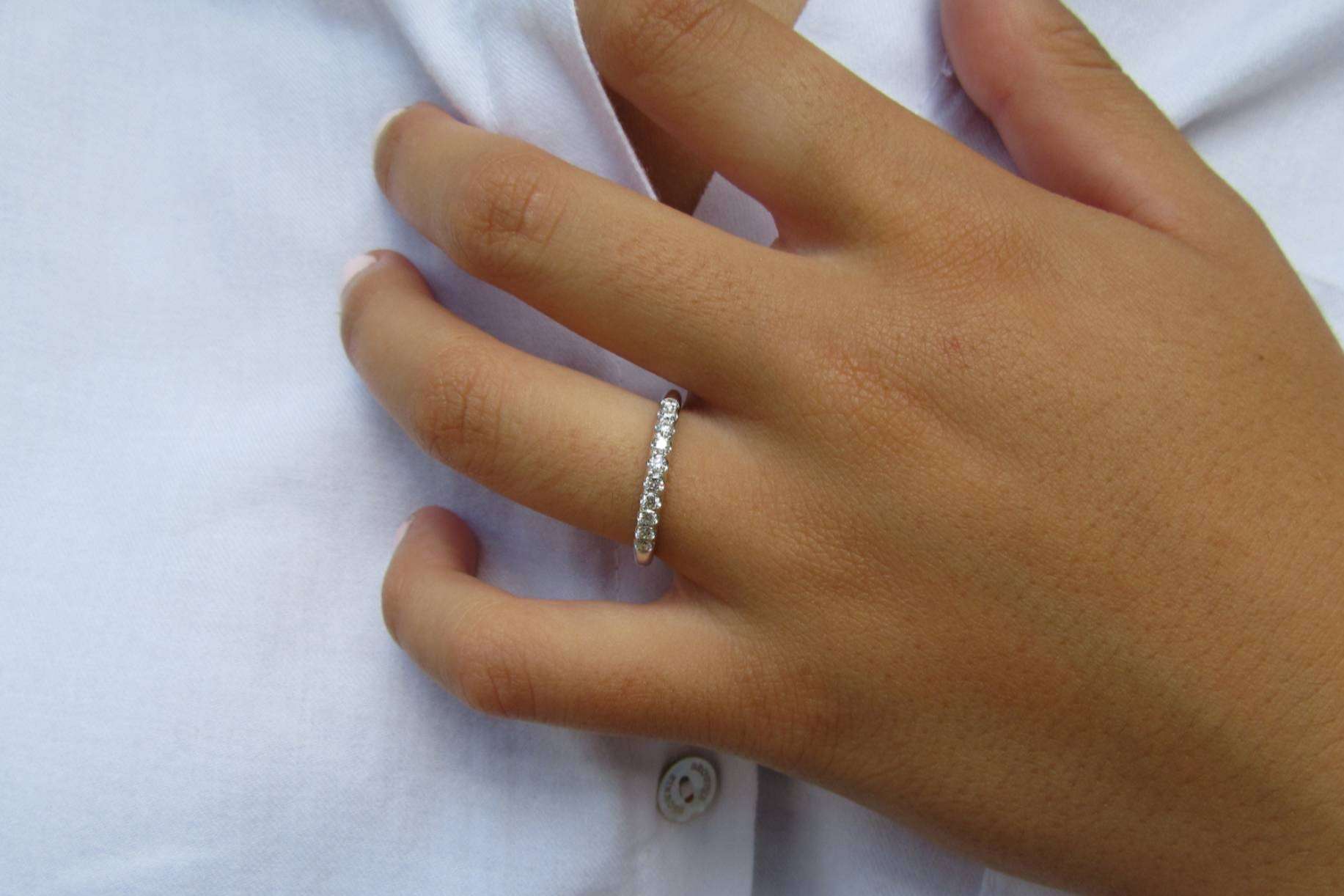 Mimoke crea alianzas para novios con diseños clásicos, vintage y minimalistas