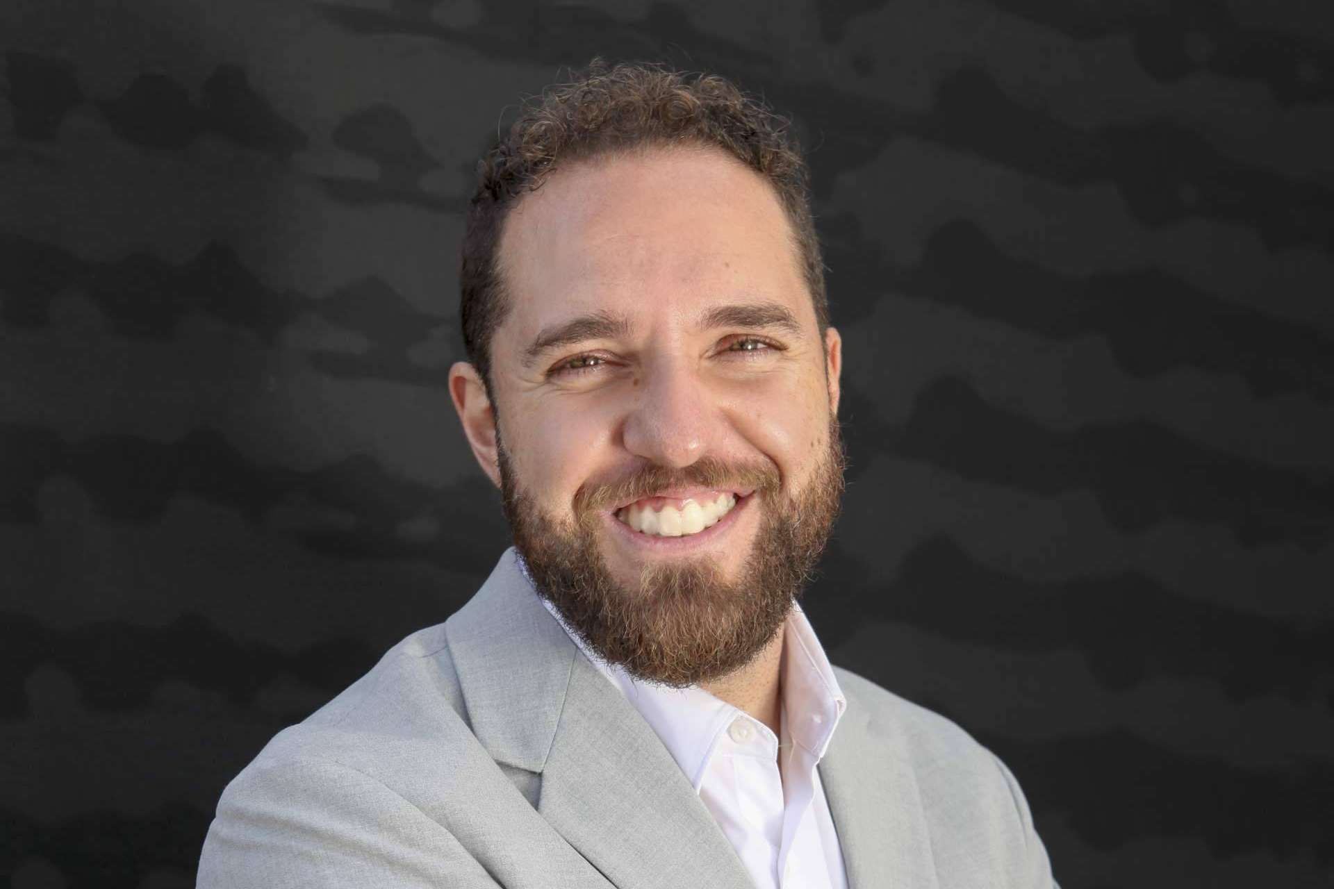 El experto mundial de Ciberinteligencia como profesor destacado en la Universidad Autónoma de Chile y de Latinoamérica, Mikel Rufián