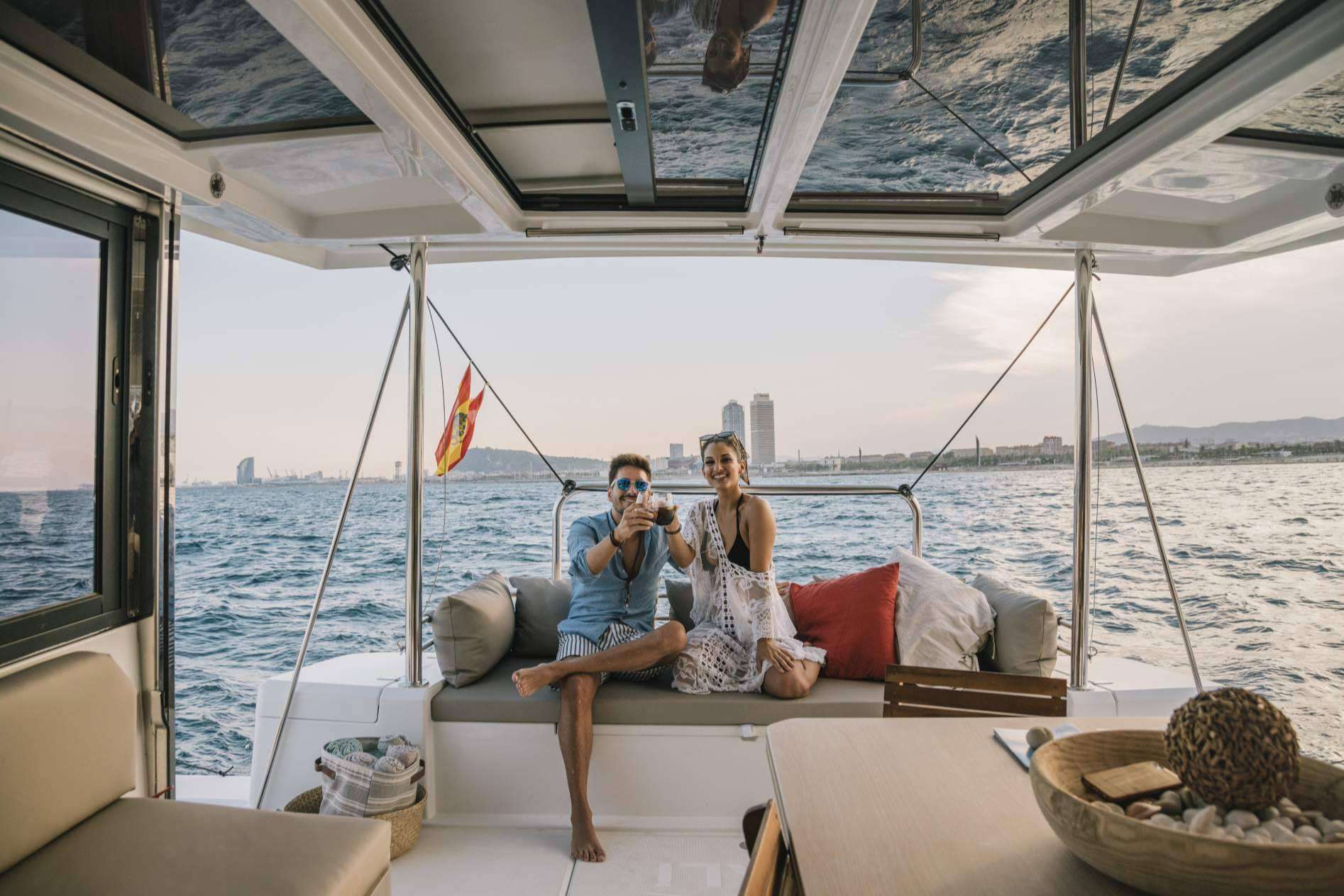Experiencias exclusivas en catamaranes en Barcelona, por Sondevela