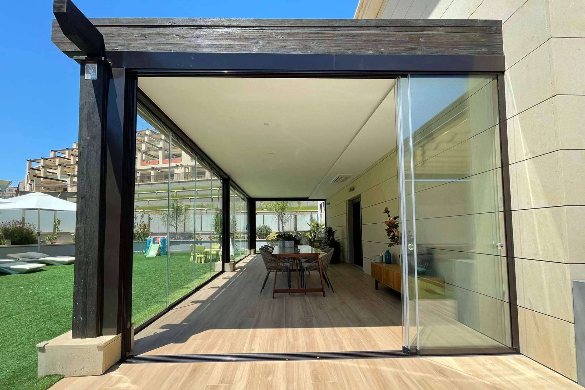 Ideas y sistemas para cerrar un porche con los mejores materiales, con Airclos