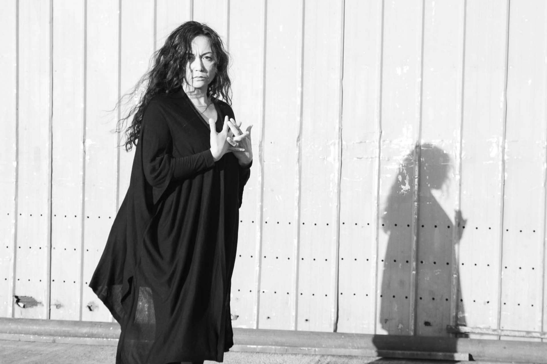 Viajar por Europa en una autocaravana, el nuevo rumbo de la artista textil chilena Claudia Wool