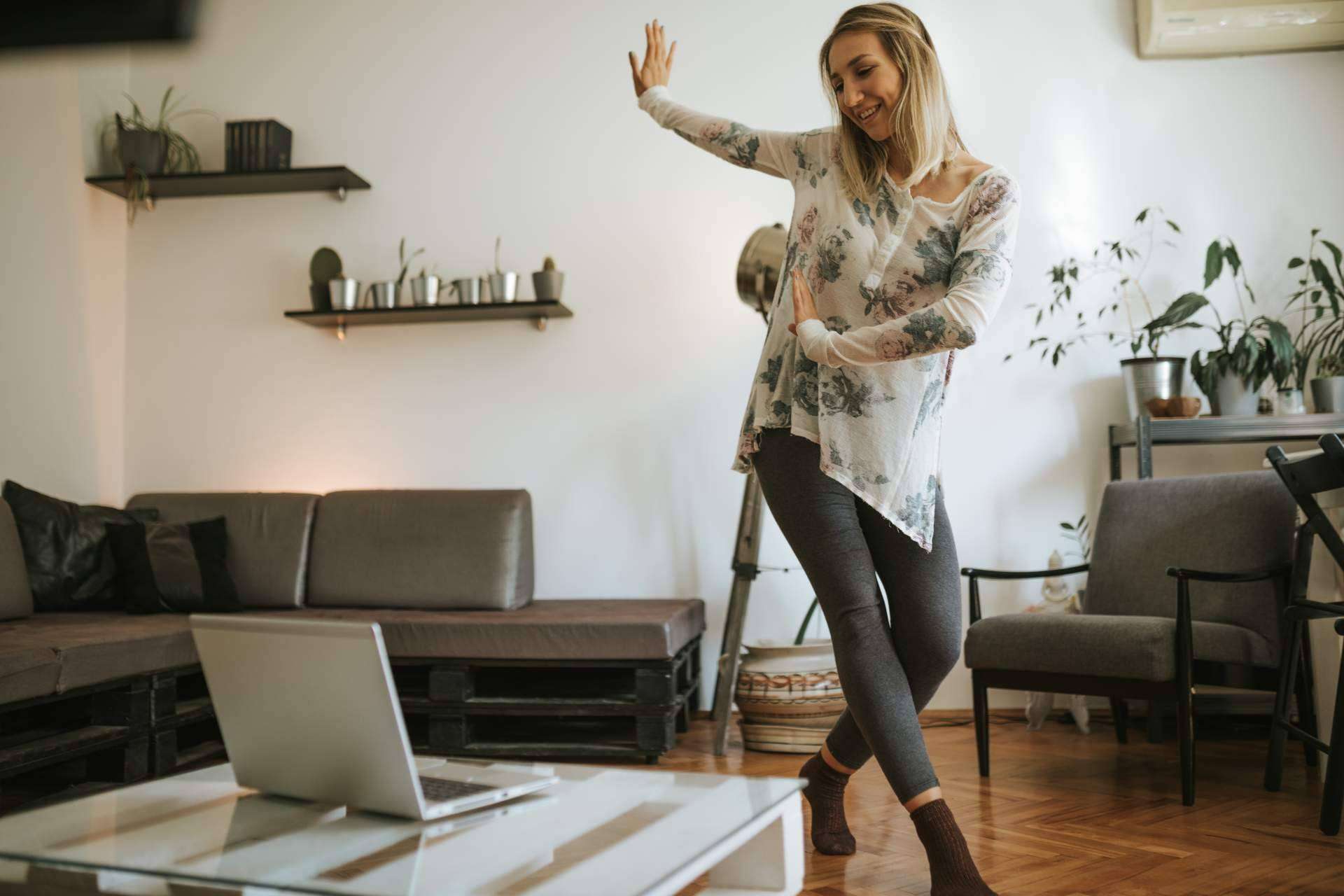 La academia de baile online con más de 150 clases para disfrutar desde la comodidad del hogar, Bailar Online