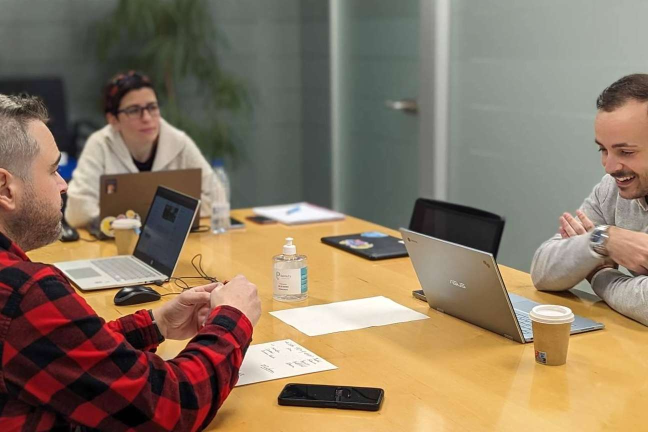 Implementar herramientas mejoradas para transformar un entorno de aprendizaje digital y tener un centro atractivo para los próximos alumnos