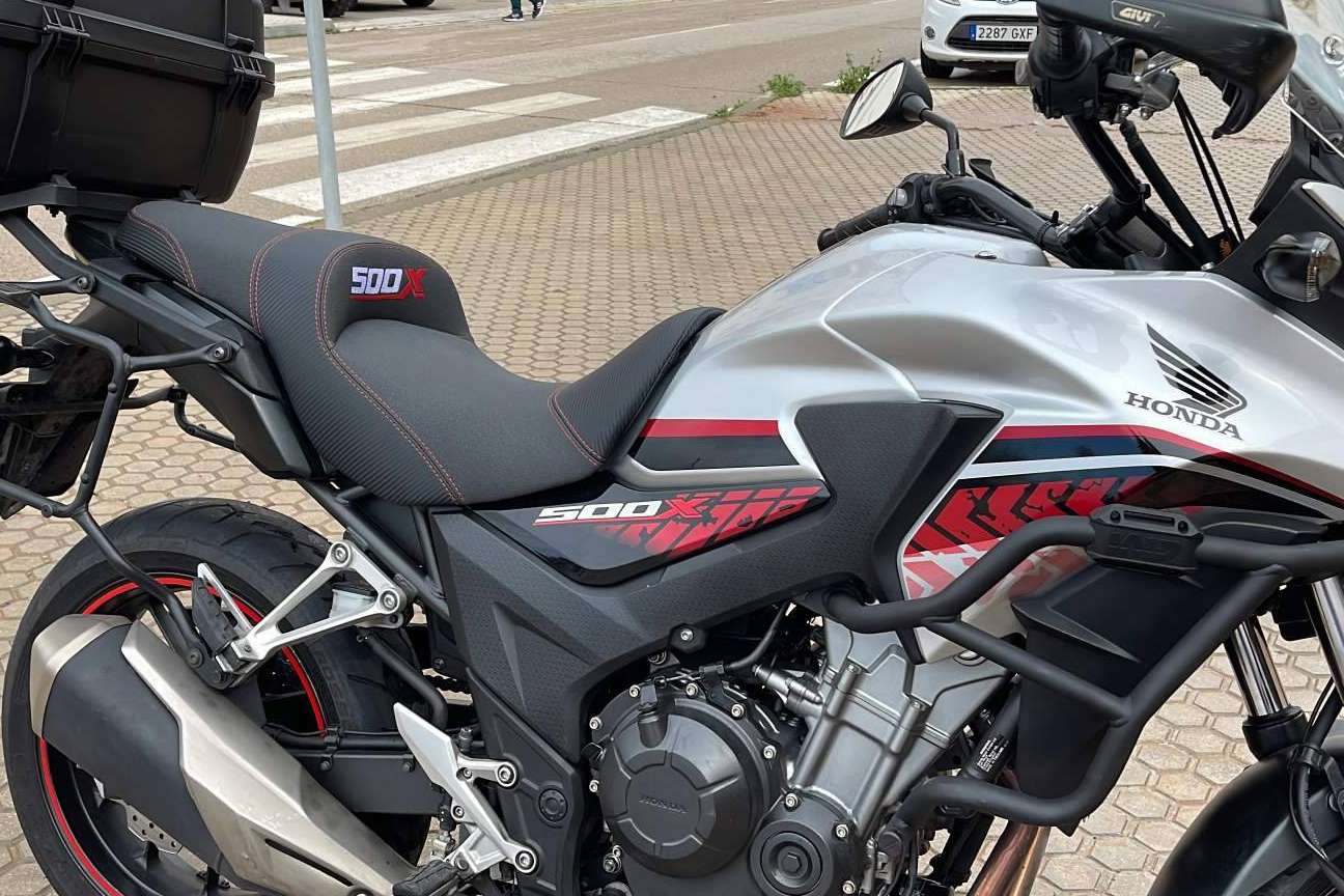 ¿En qué lugar modificar el asiento de moto de carretera y hacerlo más cómodo? JM-Fundas