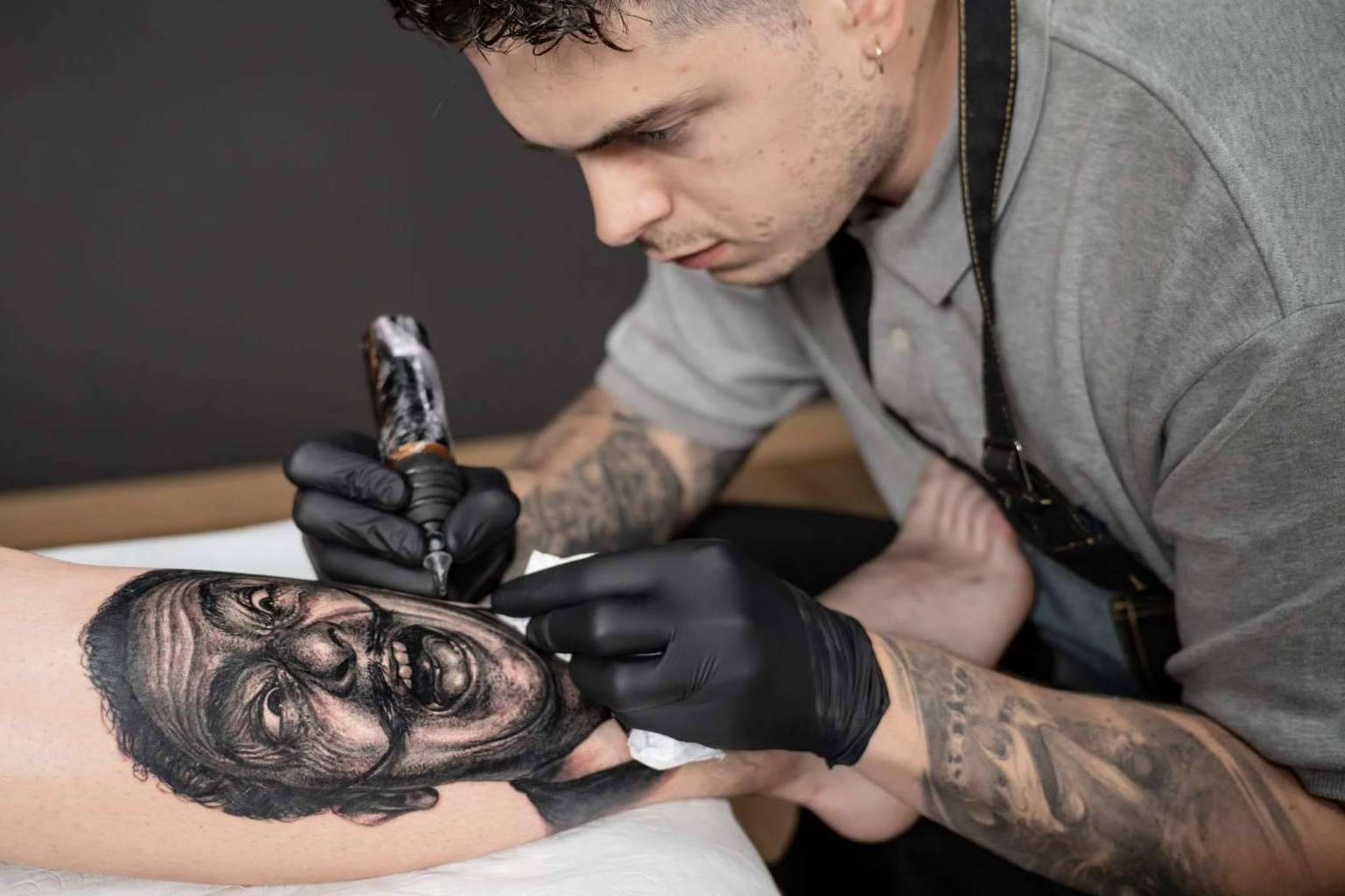 Mejorar la técnica en retratos realistas con los cursos de tatuajes de Habbility