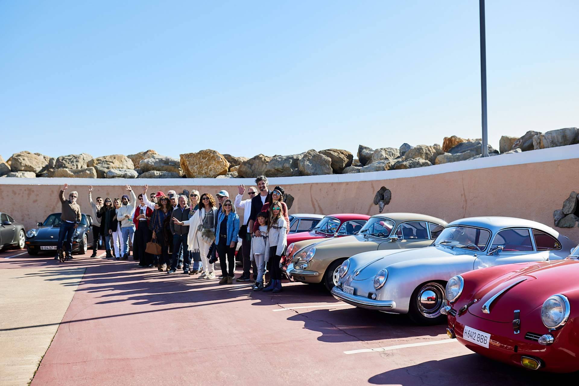Participan más de 30 coches clásicos en la ruta Porsche Girona